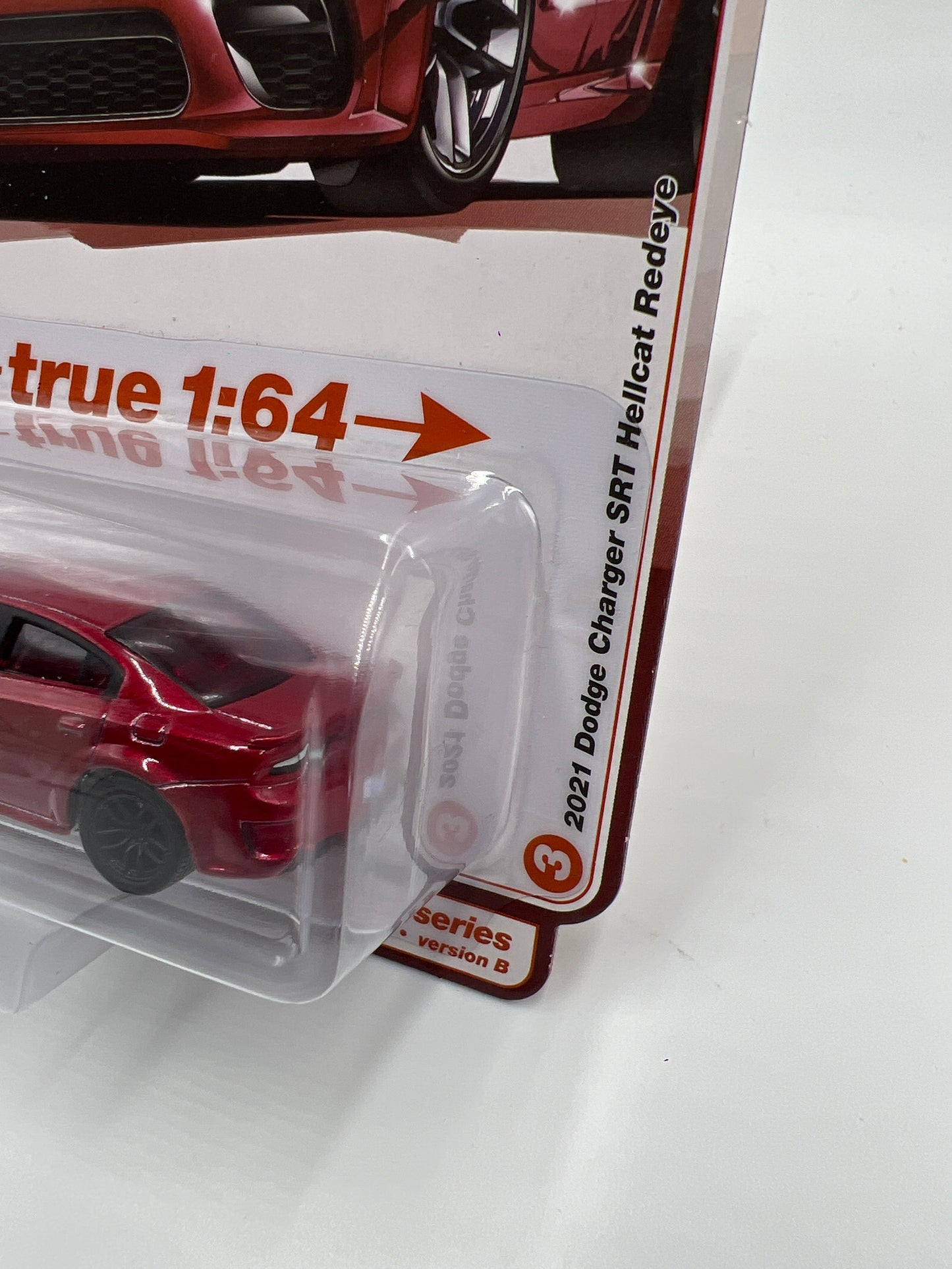 Auto World Modern Muscle Release 5 Version B 2021 Dodge Charger SRT Hellcat Redeye Ultra Red Chase W/Protector