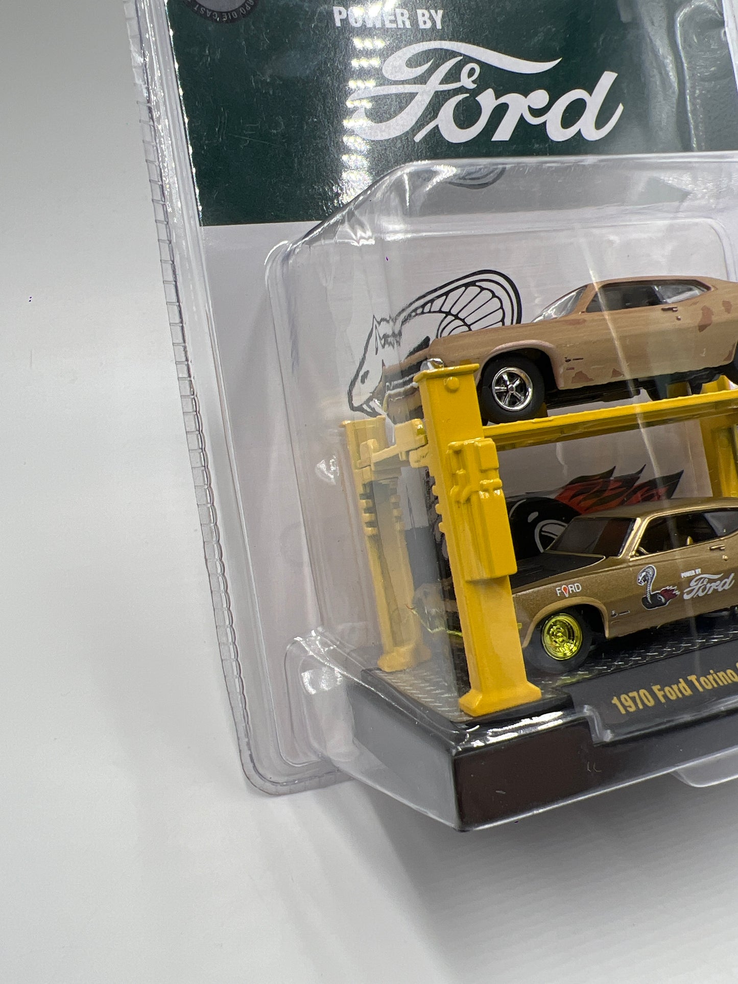 M2 Machines Auto-Lift 2 Pack CHASE 1970 Ford Torino Cobra R24