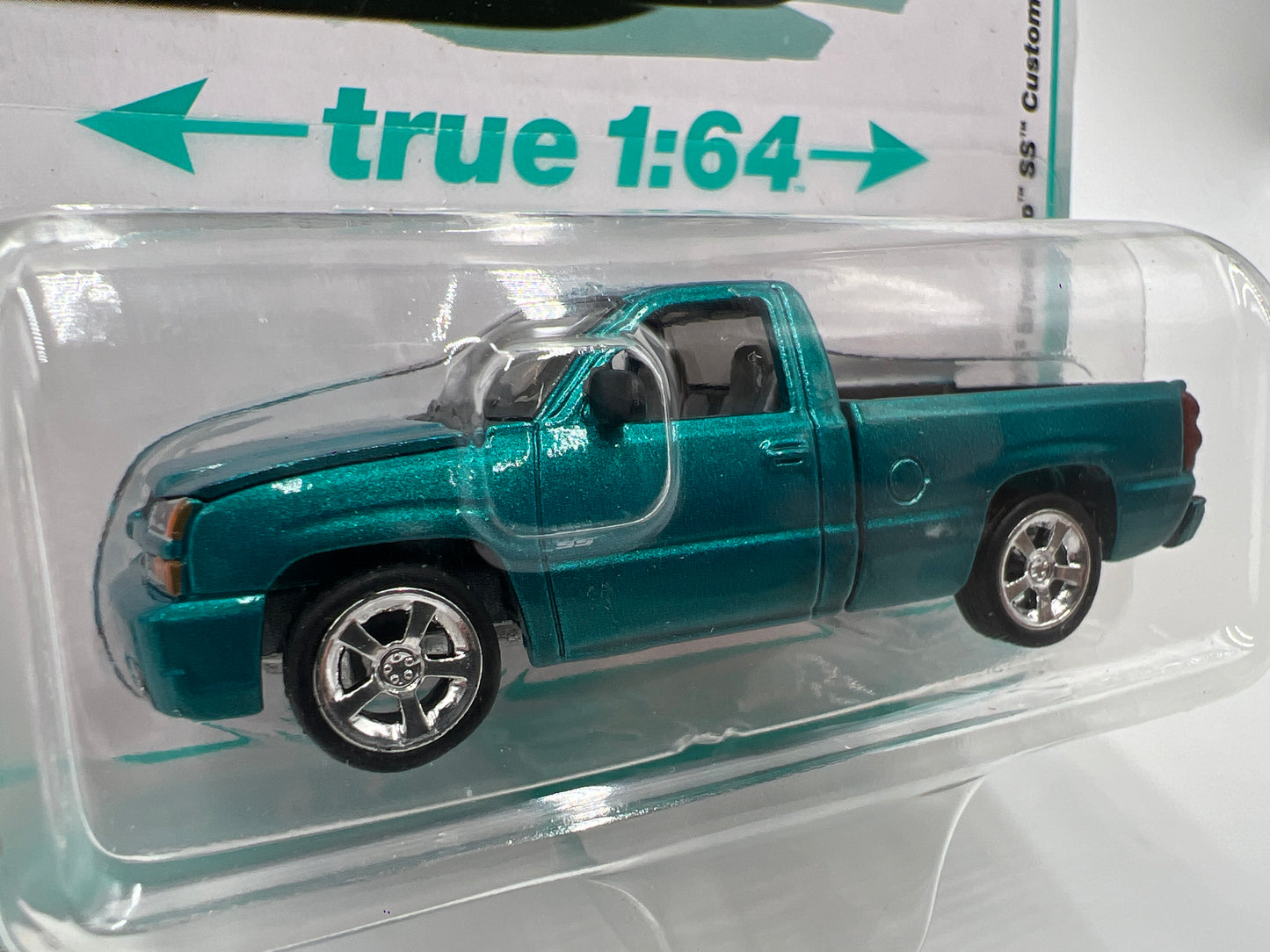 2025 Auto World Muscle Trucks Release 1 Version A 2005 Chevy Silverado SS Custom Teal Cateye 184D