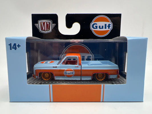 M2 Machines WMTS19 Walmart CHASE Gulf 1973 Chevrolet Cheyenne 10 Blue/Orange