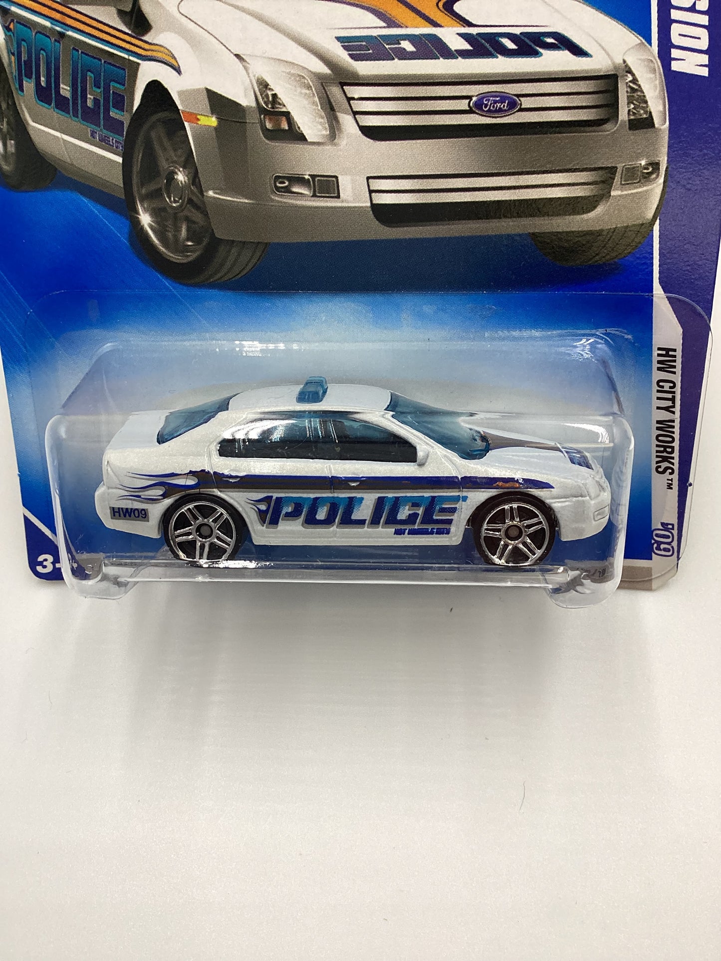 2009 Hot Wheels #109 Ford Fusion Police White 35F