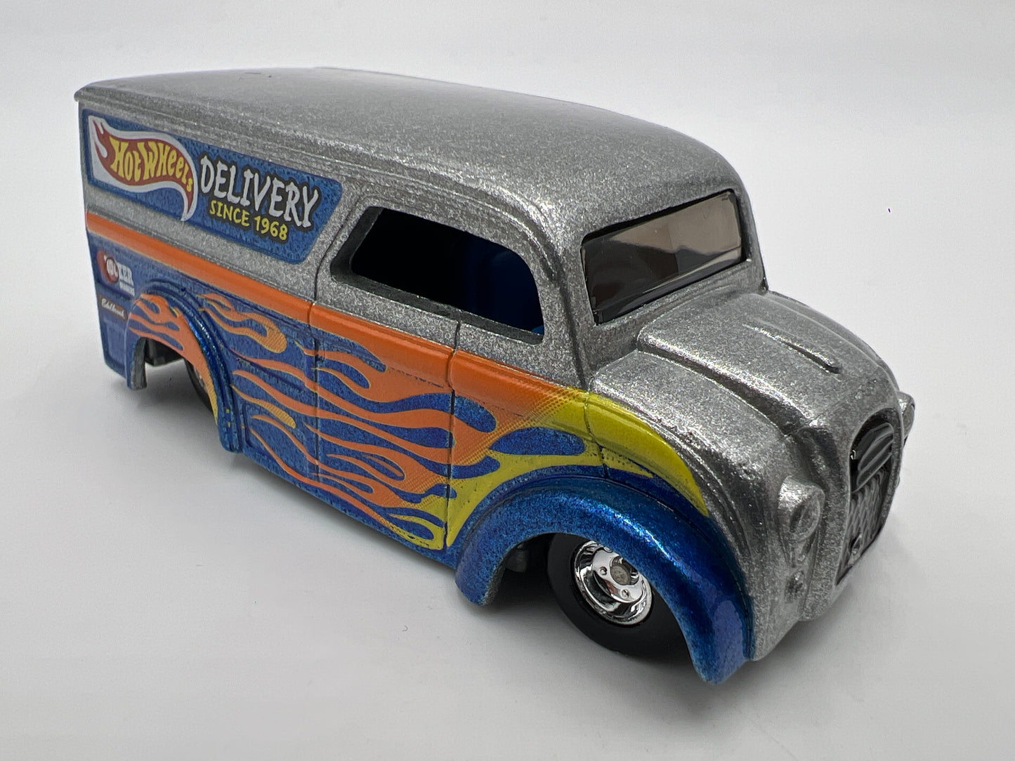 Hot Wheels Trailer Edition Dairy Delivery W/Real Riders Loose