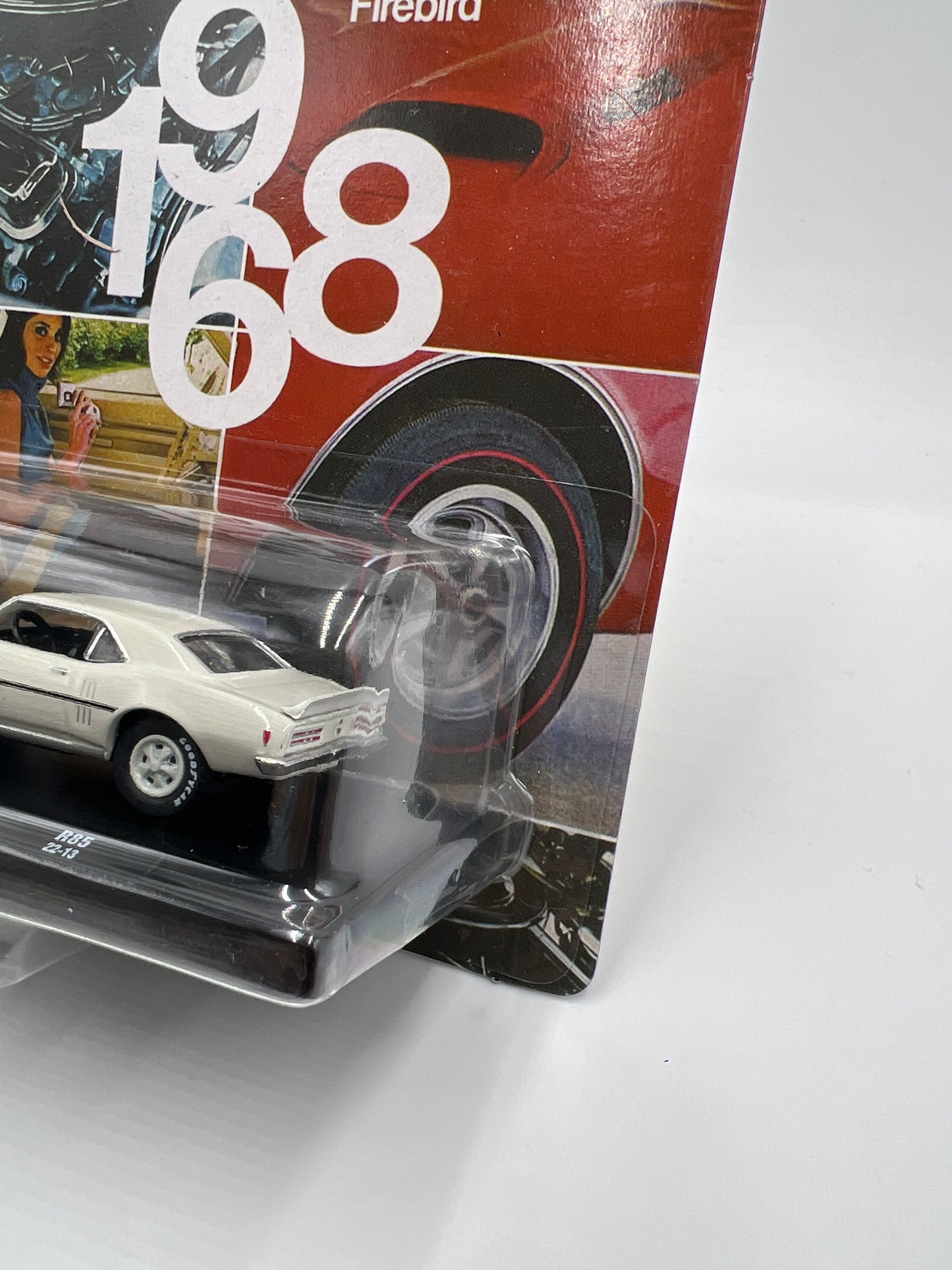 M2 Machines Auto-Drivers 1968 Pontiac Firebird 400 H.O. White R85 189C