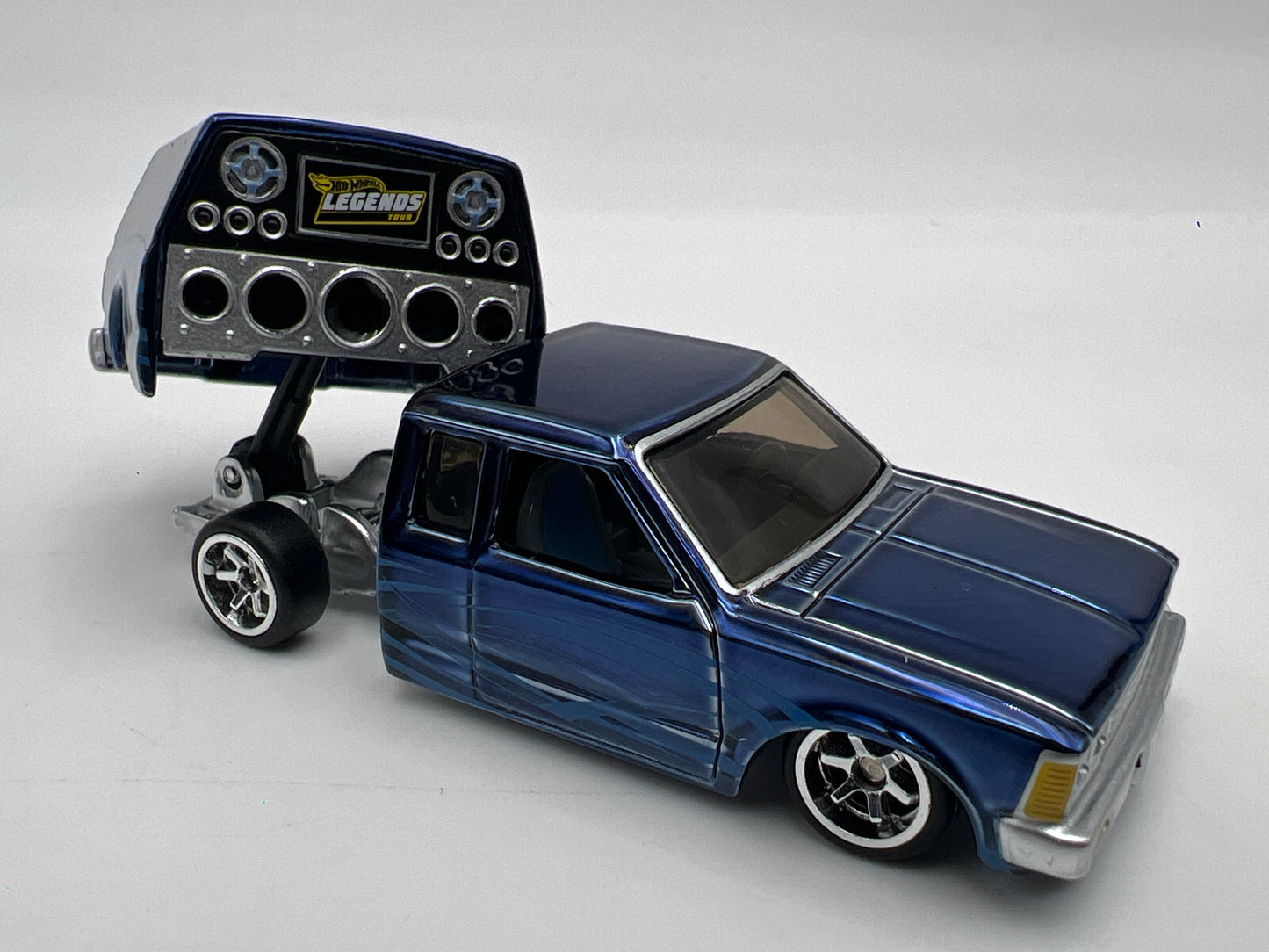 2026 Hot Wheels RLC 1986 Nissan 720 King Cab Blue