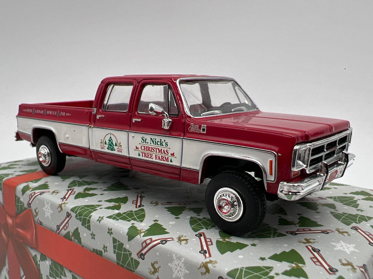 IXO Models 1/64 St Nicks Christmas Tree Farm 1 of 2496 1976 GMC Sierra Grande K2500 Wideside