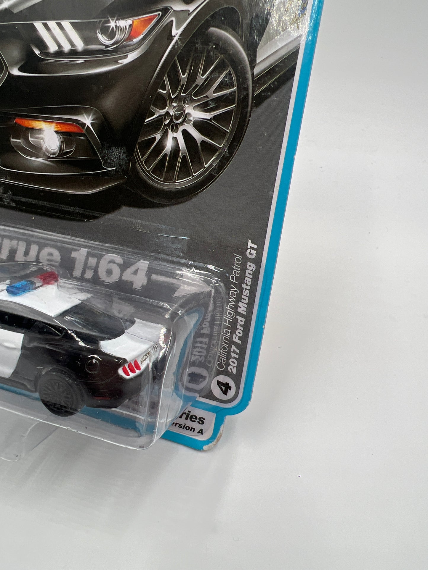 Auto World Modern Muscle Release 1 Version A Highway Patrol 2017 Ford Mustang GT