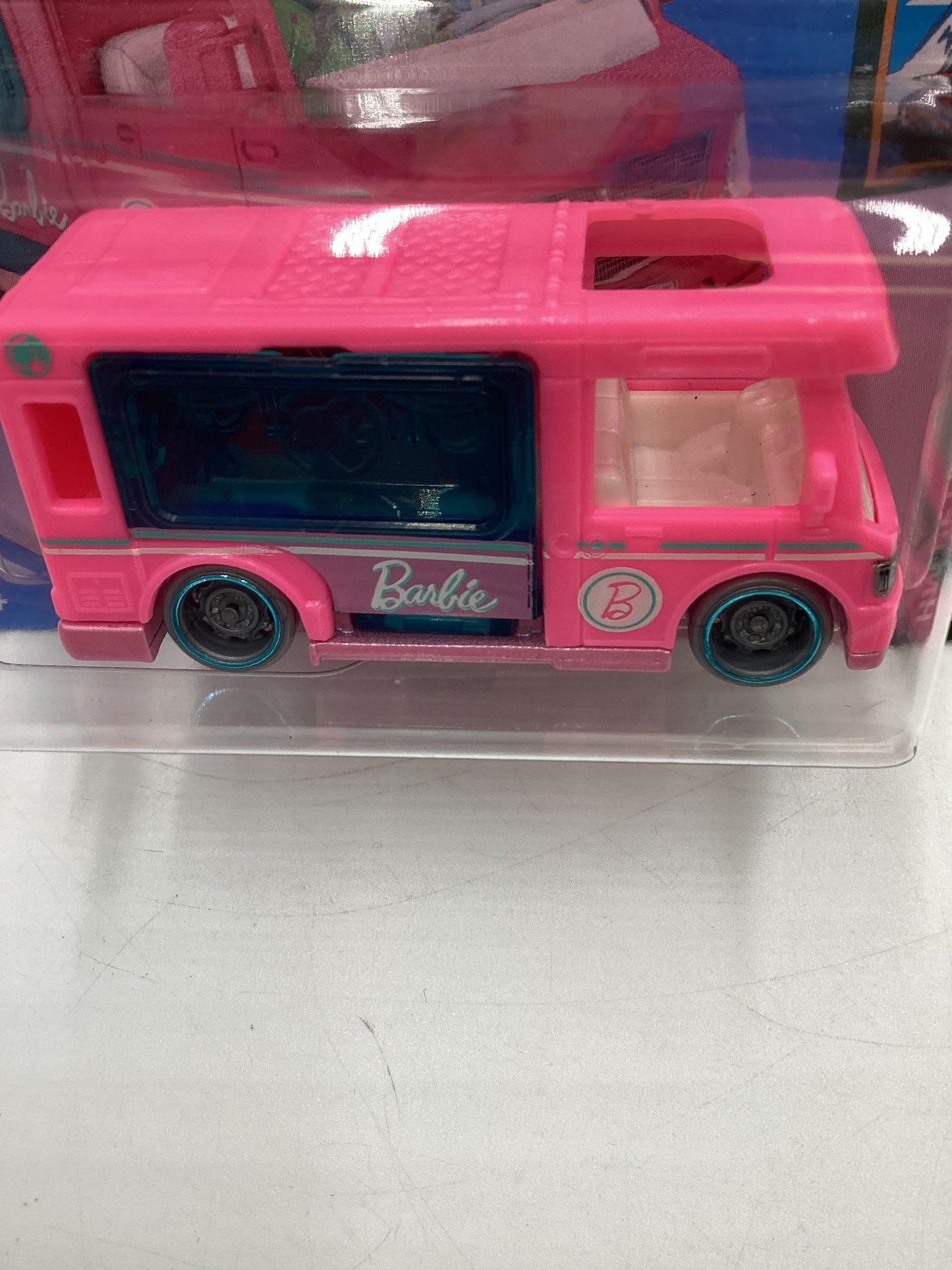 2021 Hot Wheels Getaways #56 Barbie Dream Camper Pink Short Card 123C