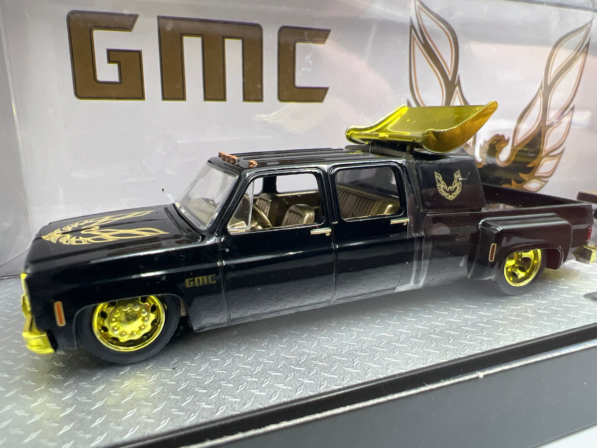 M2 Machines Auto Haulers R81 CHASE 1976 GMC Sierra 3500 Custom & 1976 Sierra Grande 15