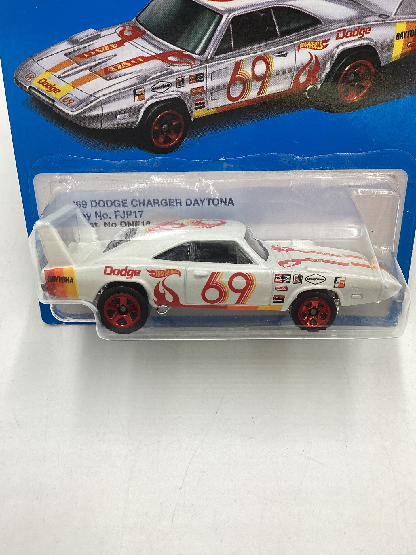 Hot Wheels Retro Style Series #FJP17 69 Dodge Charger Daytona White 157D