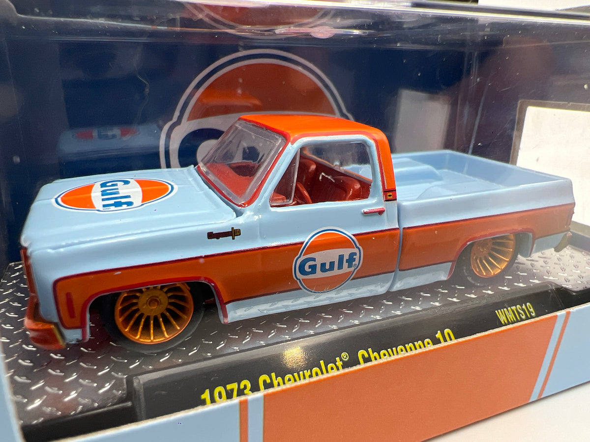 M2 Machines WMTS19 Walmart CHASE Gulf 1973 Chevrolet Cheyenne 10 Blue/Orange