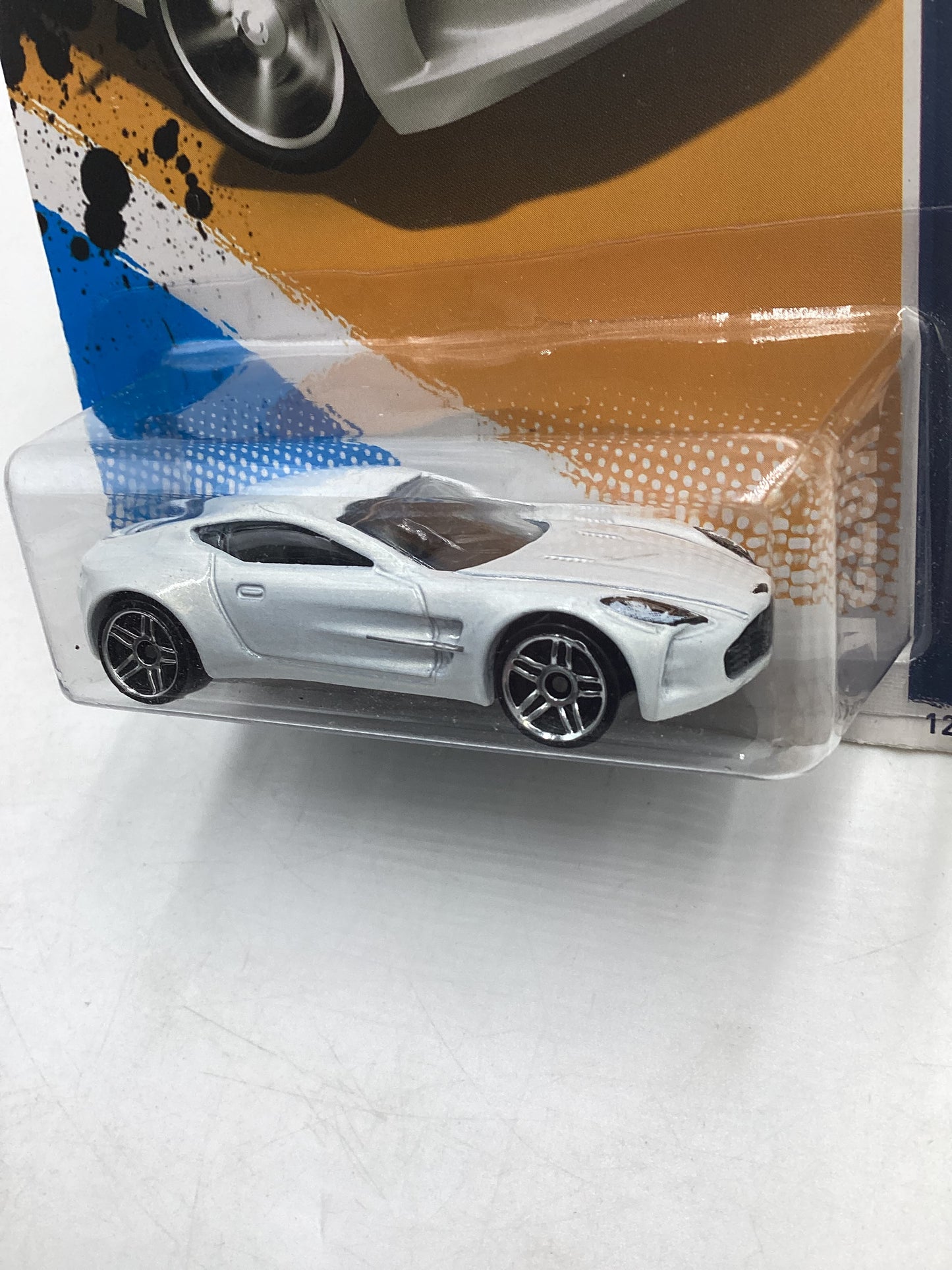 2012 Hot Wheels #123 Aston Martin One-77 White 107D