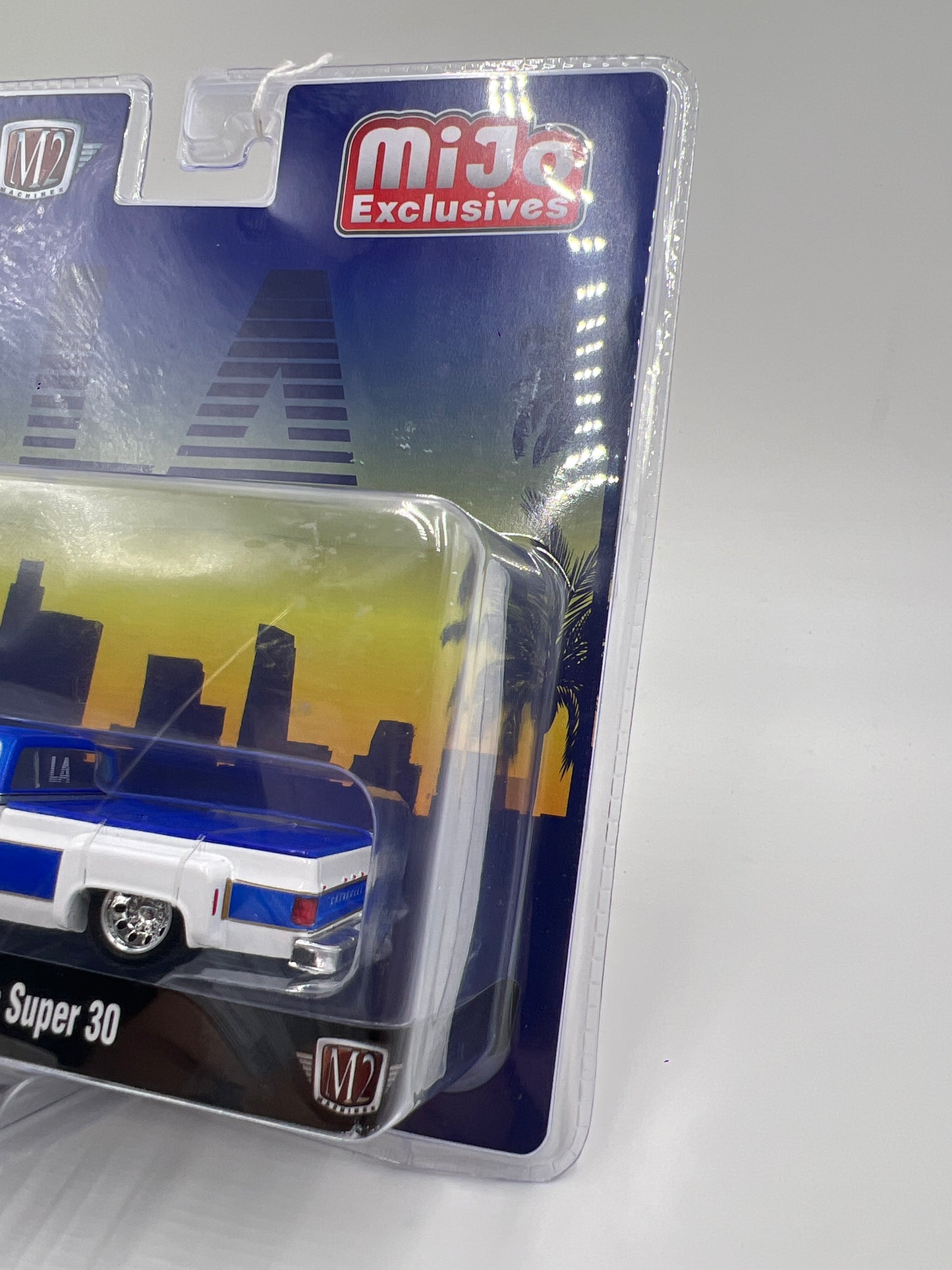 2025 M2 Machines Mijo Exclusives LA 1977 Chevrolet Cheyenne Super 30 White/Blue 199F