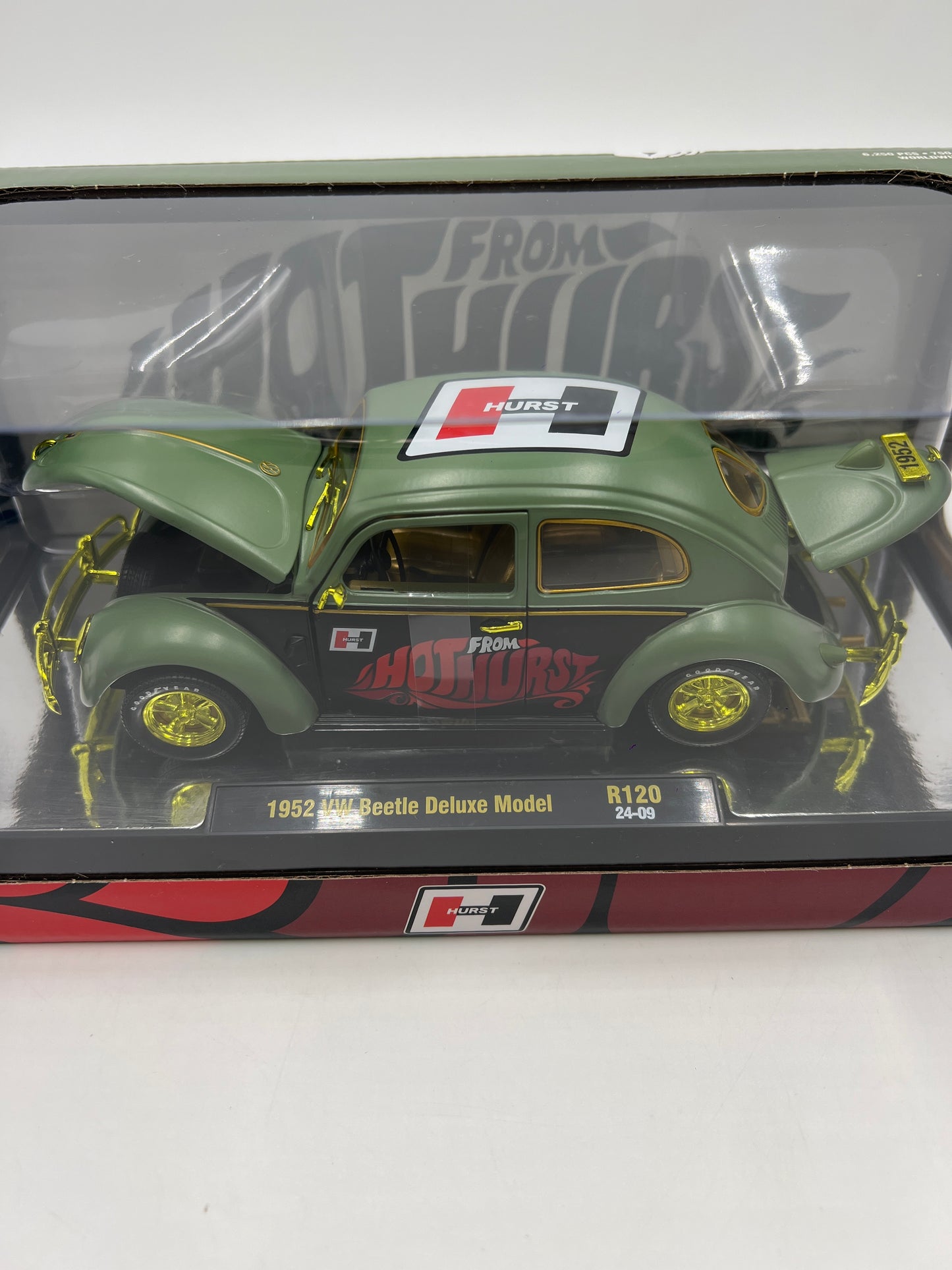 M2 Machines 1/24 1952 VW Beetle Deluxe Model Green Hurst  CHASE R120