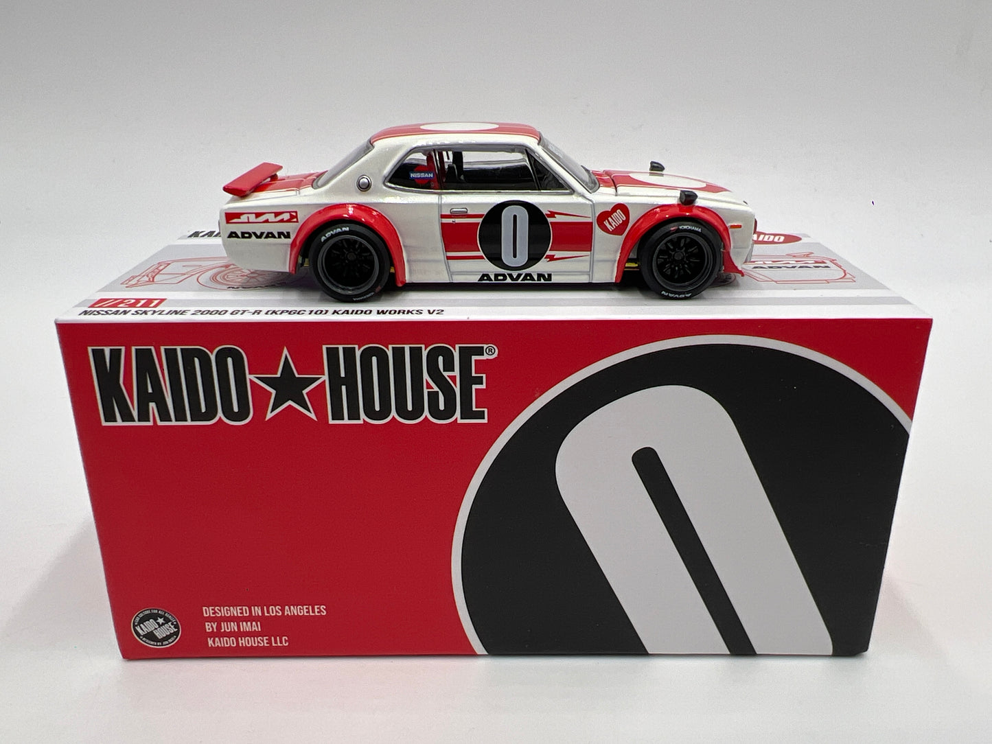 Mini GT Kaido House #211 Nissan Skyline 2000GT-R KPGC 10 Kaido Works V2 Red/White