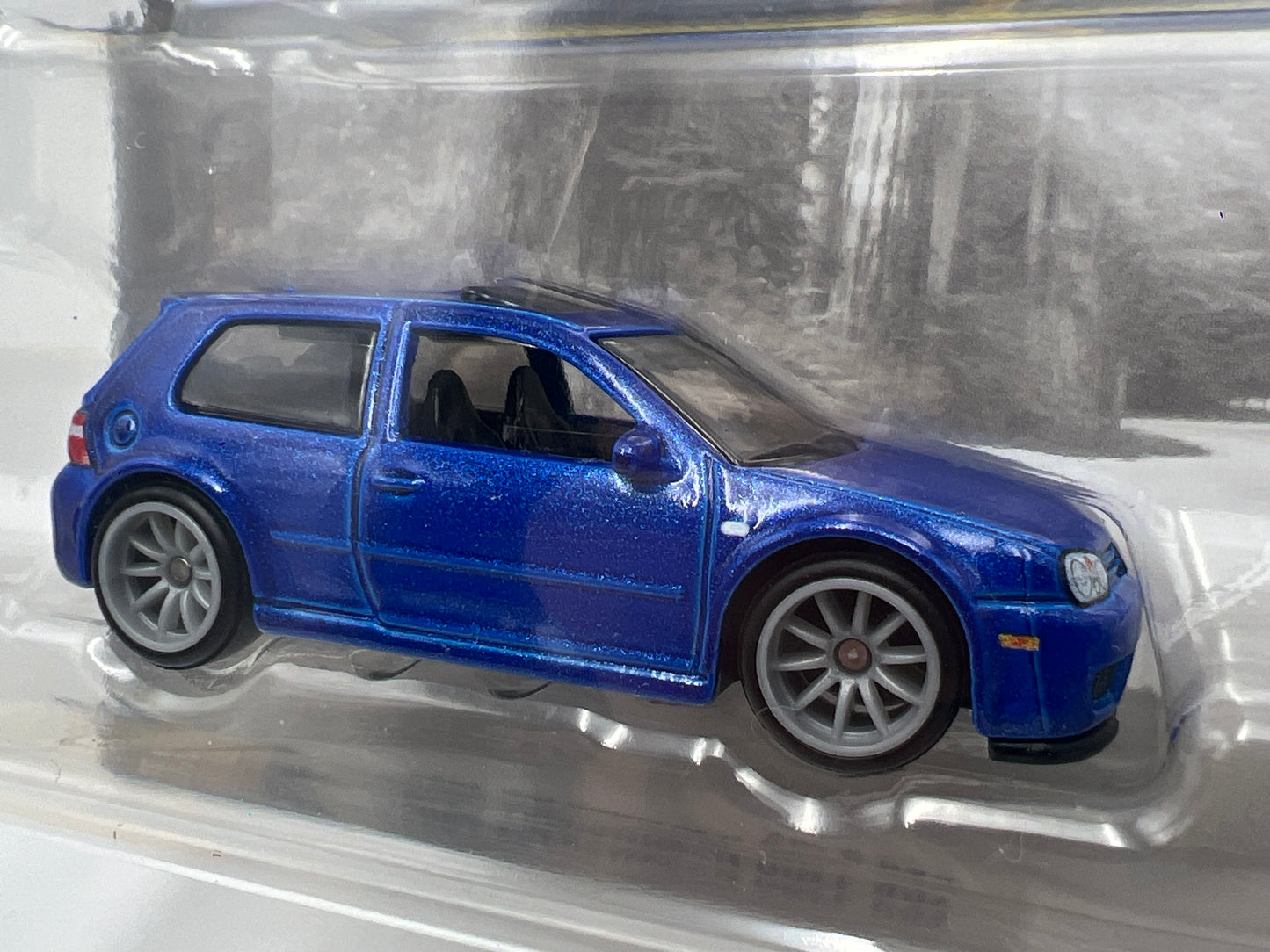 Hot Wheels Premium Target 2 Pack 2004 Volkswagen Golf R32 & MK7 Blue 279C