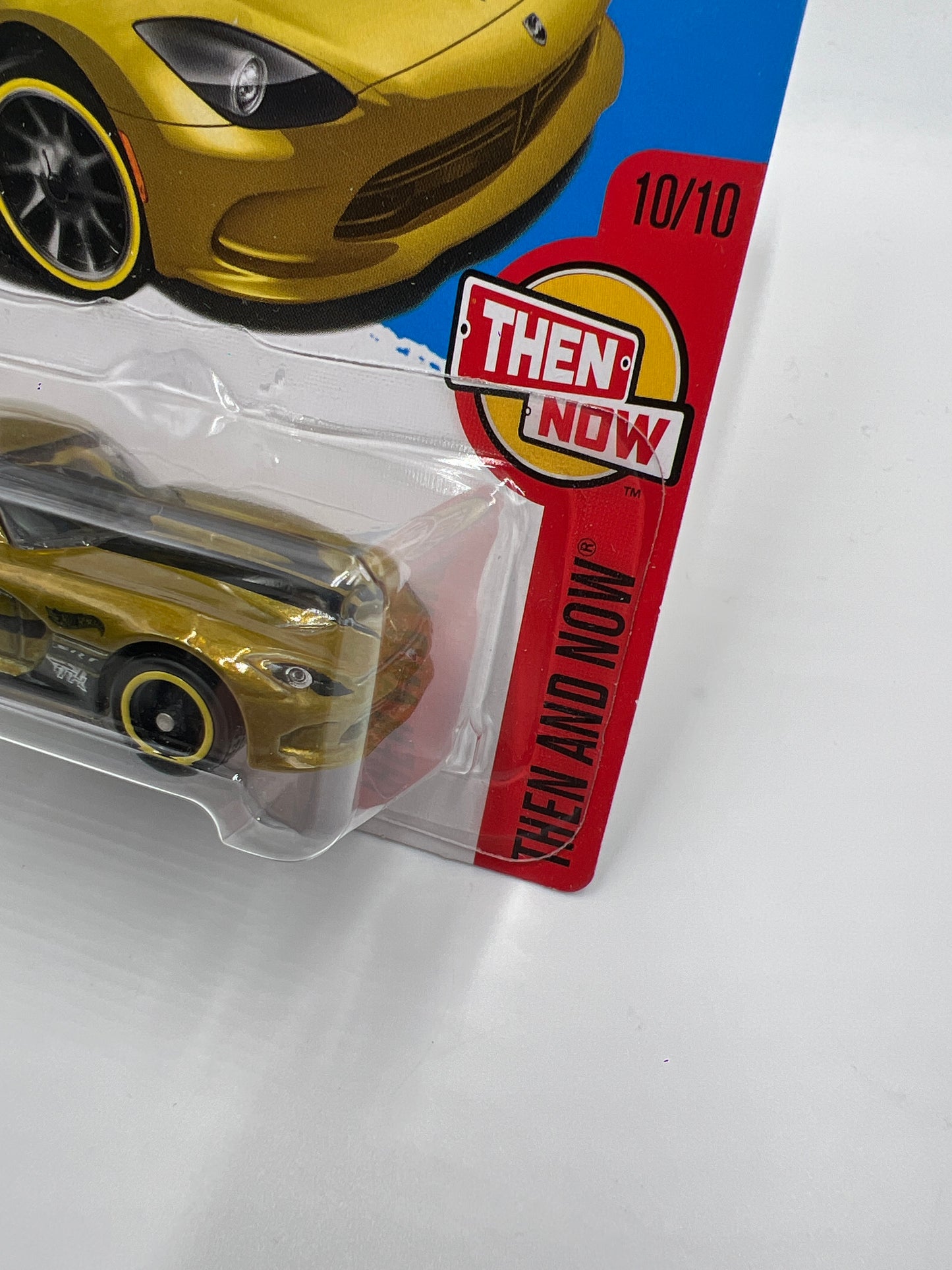 2017 Hot Wheels Super Treasure Hunt 2013 SRT Viper Gold W/Protector