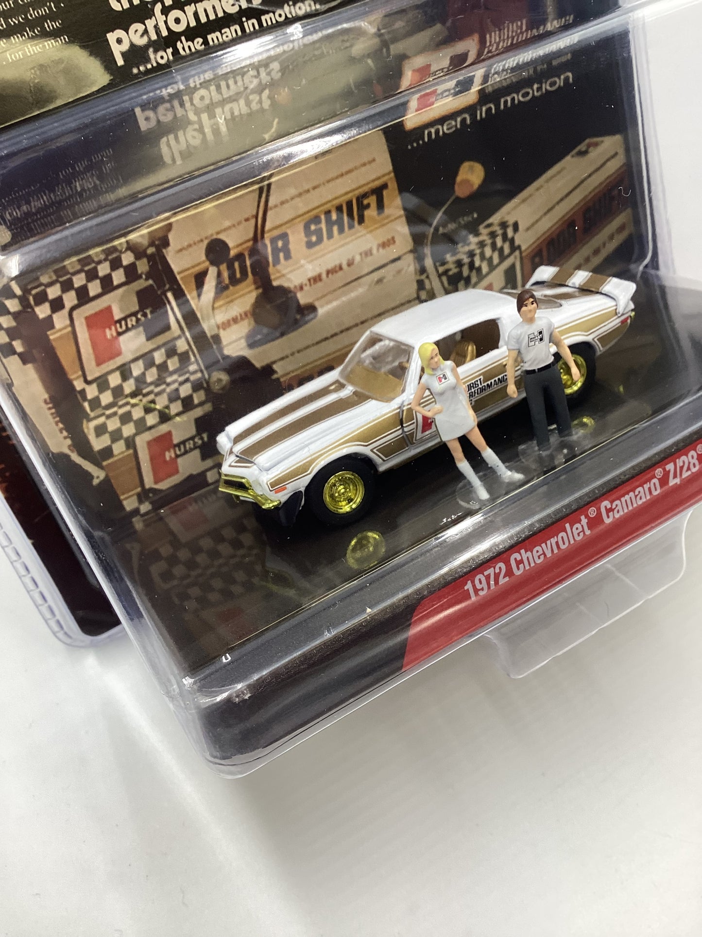 M2 Machines Diorama Hurst 1972 Chevrolet Camaro Z/28 R07 CHASE White