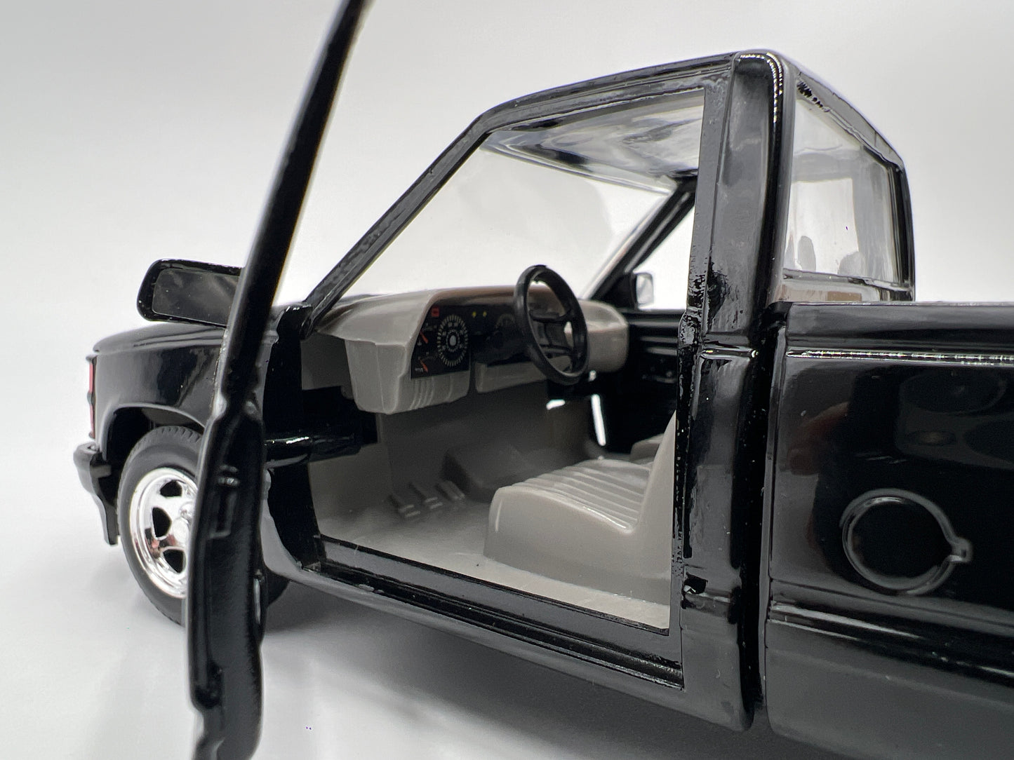 Motor Max American Classics 1/24 Scale 1992 Chevy 454 SS Pickup Black Loose
