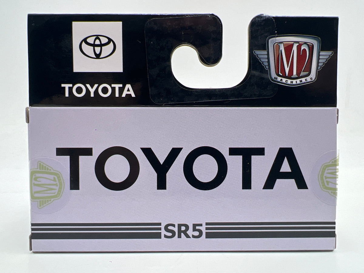 M2 Machines R112 1985 Toyota Truck White