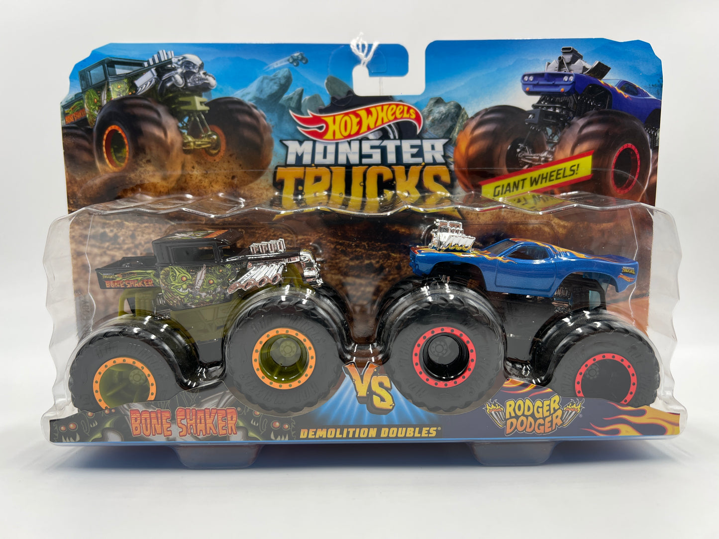 Hot Wheels Monster Trucks Demolition Doubles Bone Shaker Vs Rodger Dodger 136E