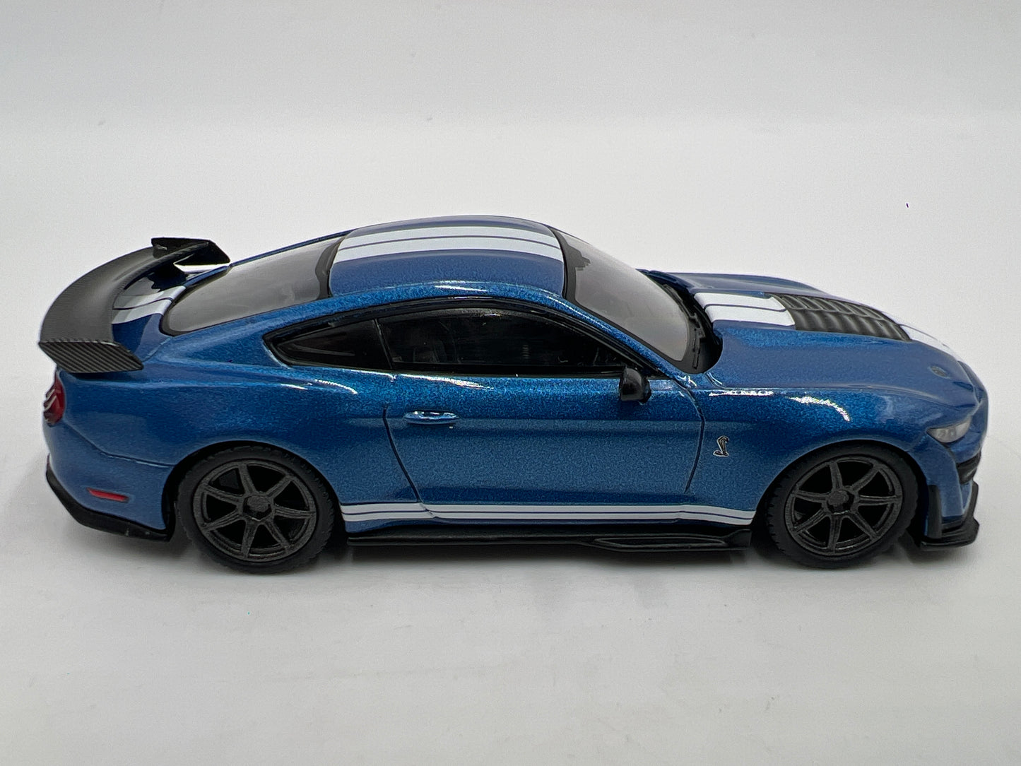 Mini GT MiJo Exclusive #268 Ford Mustang Shelby GT500 Ford Performance Blue