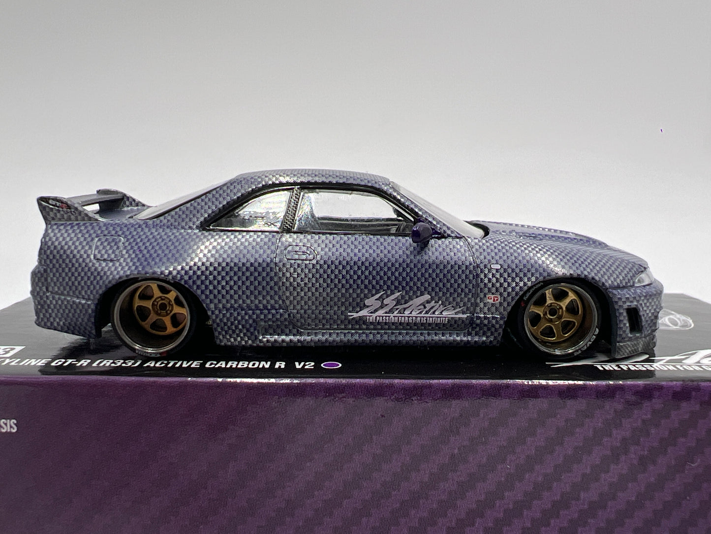 Mini GT x Kaido House #163 CHASE Nissan Skyline GT-R R33 Active Carbon R V2