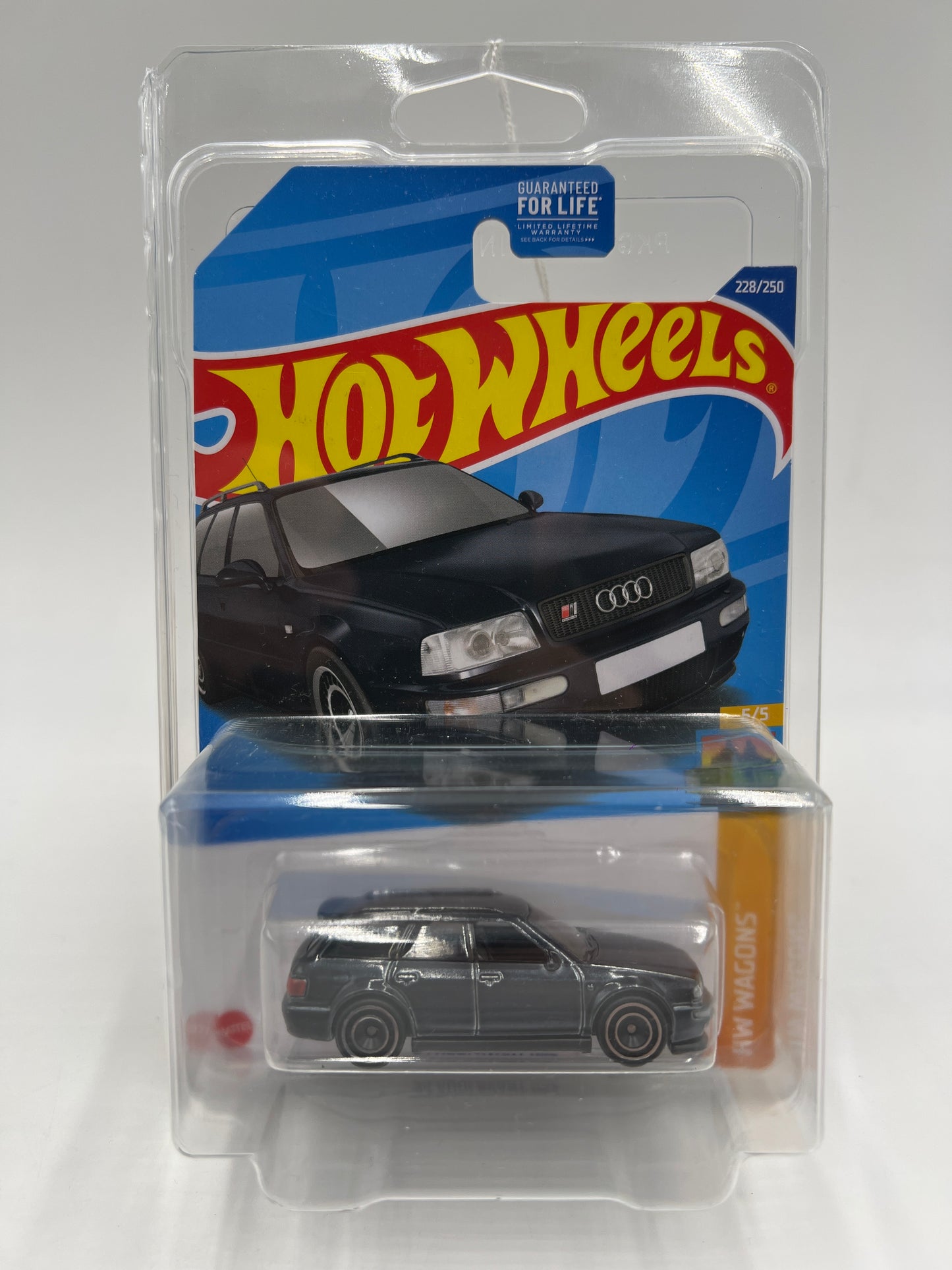 2022 Hot Wheels Super Treasure Hunt #228 94 Audi Avant RS2 Black W/Protector