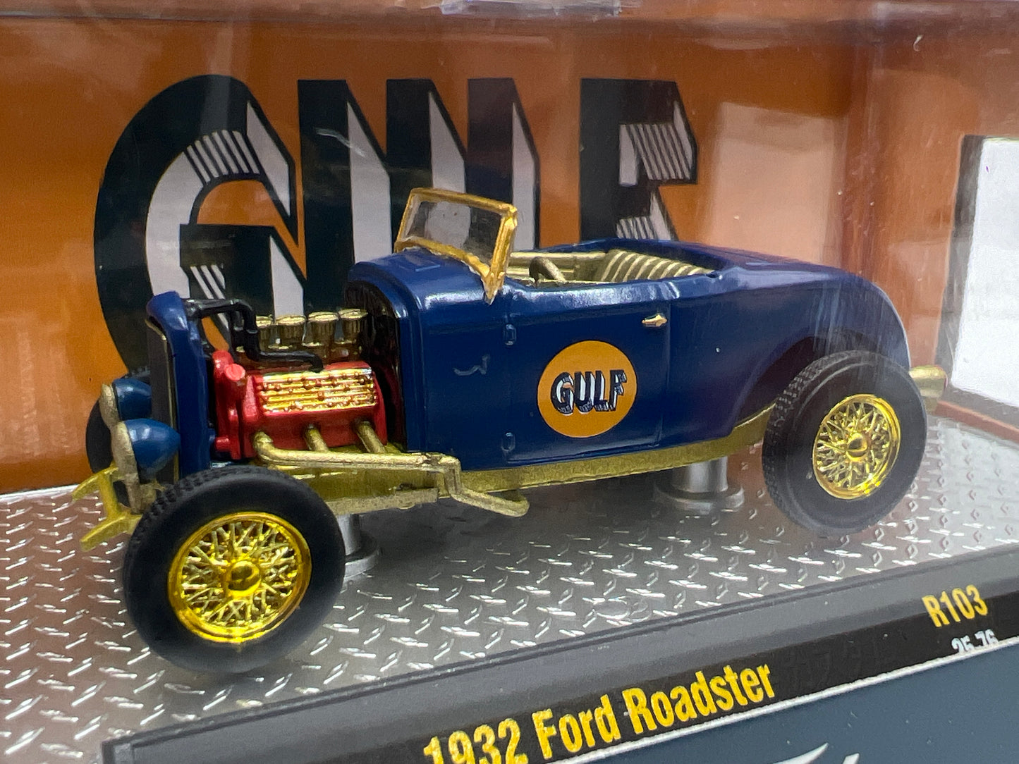 M2 Machines CHASE 1932 Ford Roadster Gulf Blue R103