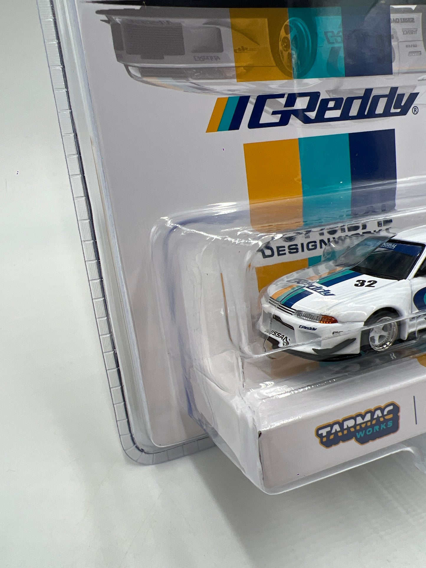 Tarmac Works Mijo Exclusives Nissan Skyline R32 Widebody Jonsibal GReddy White