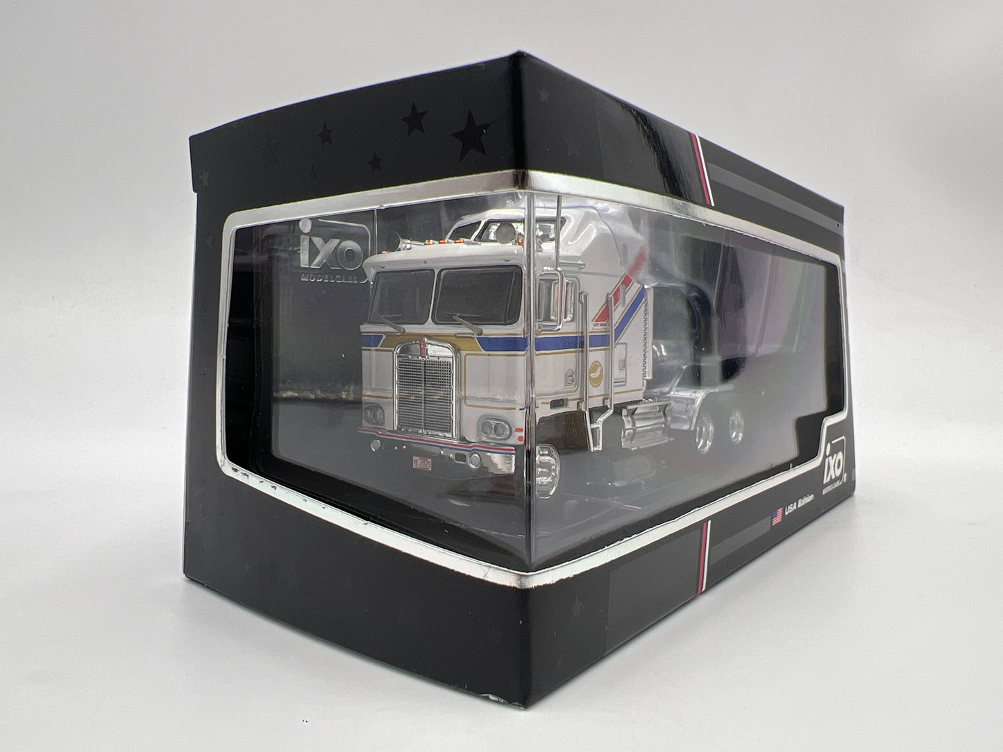 IXO Models 1/64 USA Edition Kenworth K100 Aerodyne White