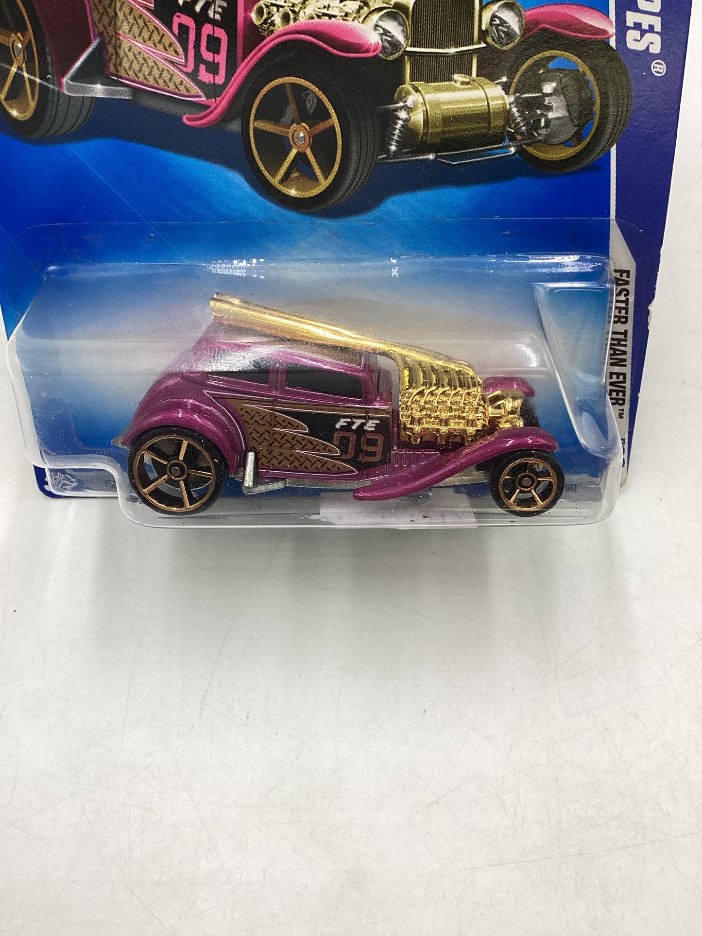 2009 Hot Wheels #132 Straight Pipes Purple Walmart Exclusive 235C