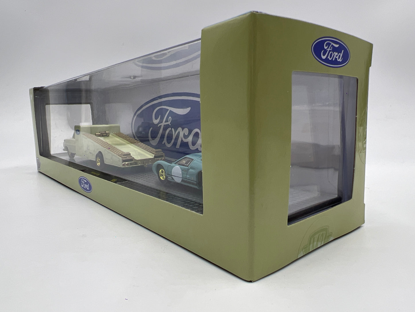 M2 Machines Haulers R89 CHASE 1969 Ford F-350 & 1966 Ford GT40 MK II