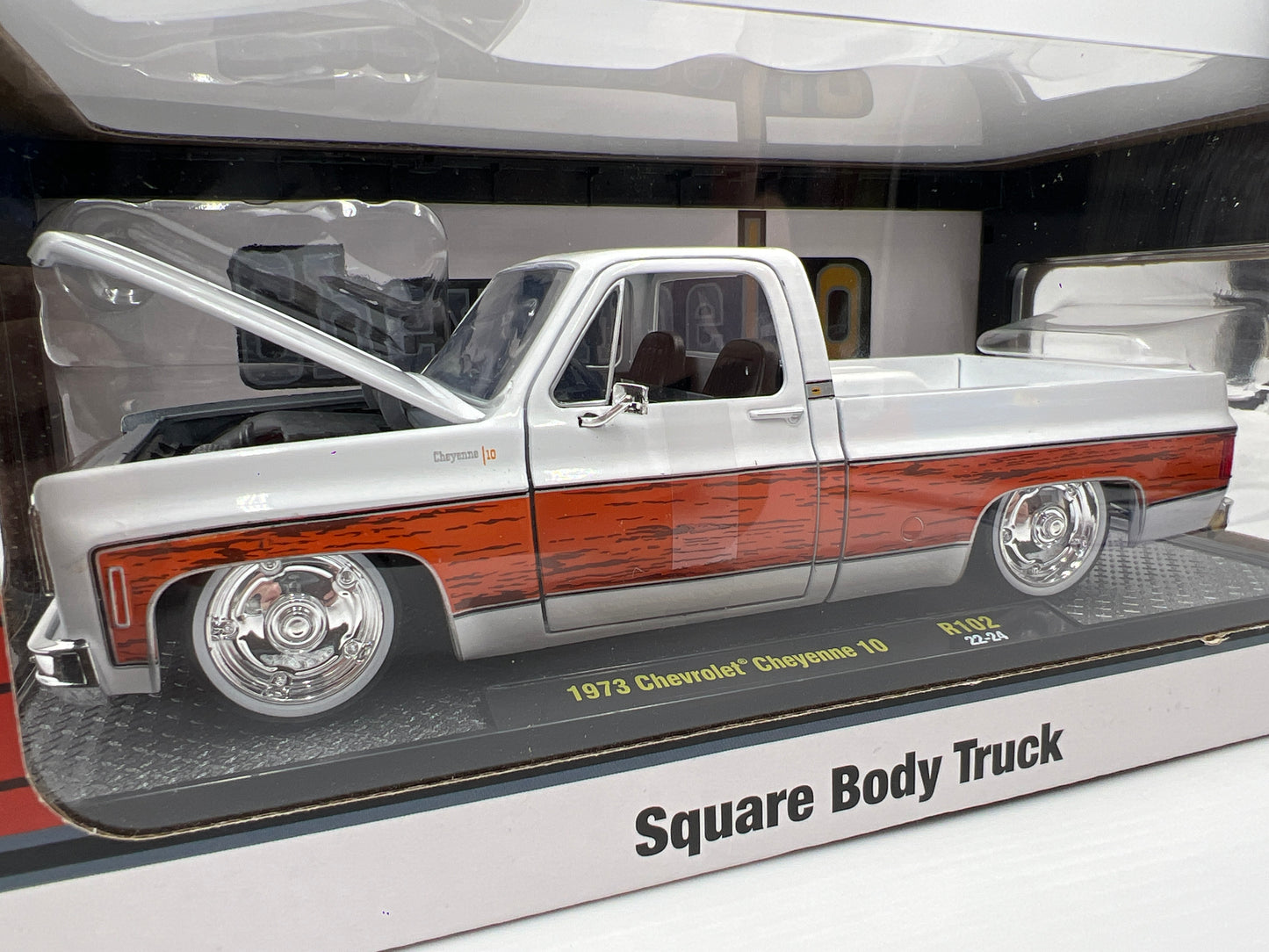 M2 Machines 1/24 Square Body Truck 1973 Chevrolet Cheyenne 10 White R102