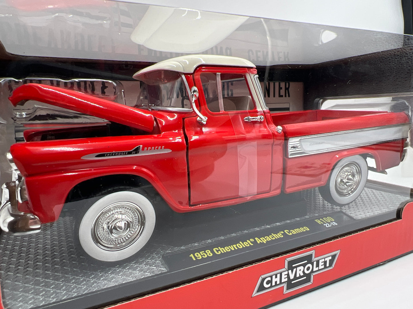 M2 Machines 1/24 Task Force 58 1958 Chevrolet Apache Cameo Red R100