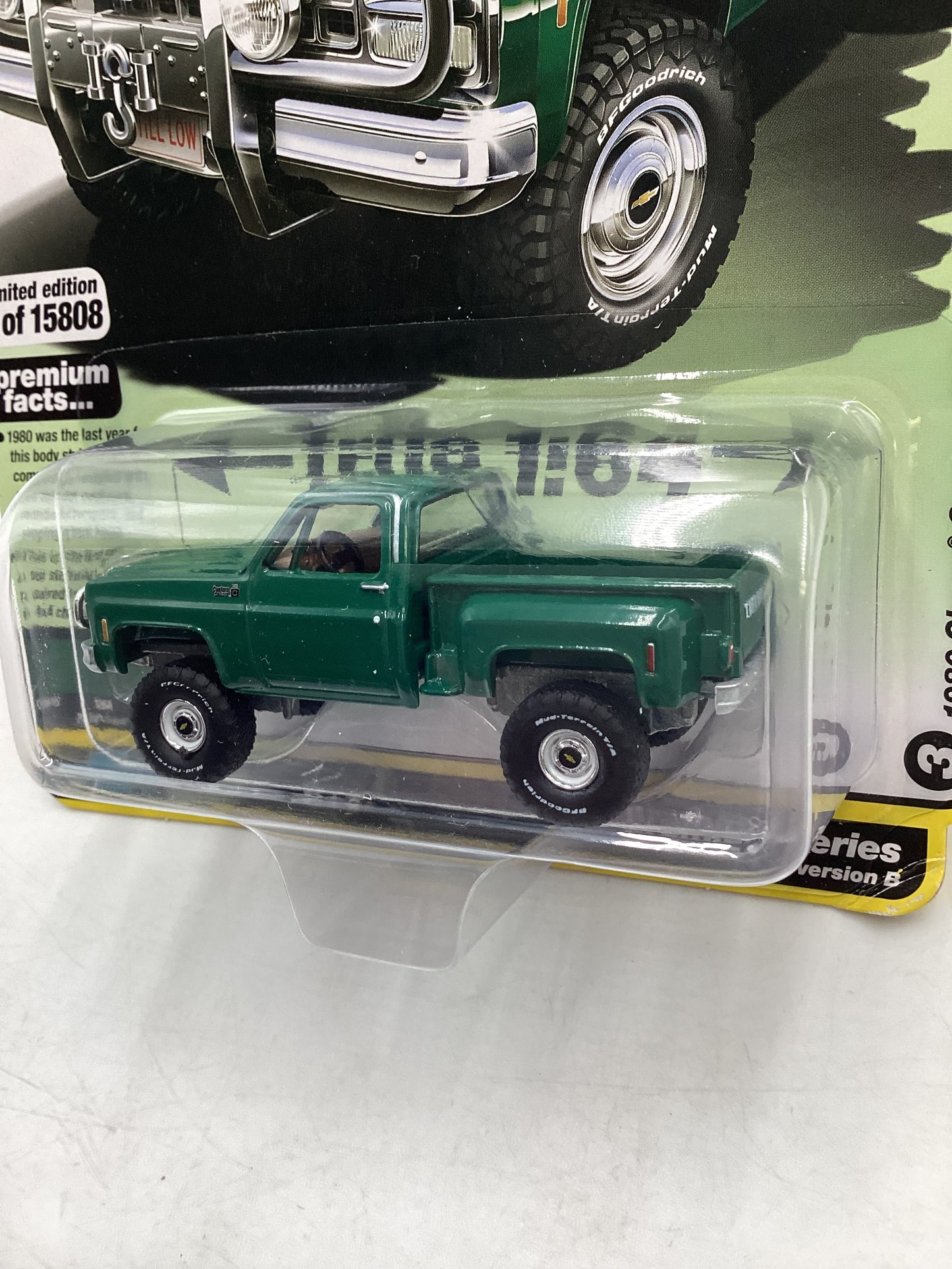 Auto World Muscle Trucks 1980 Chevy Custom Deluxe Stepside 185B