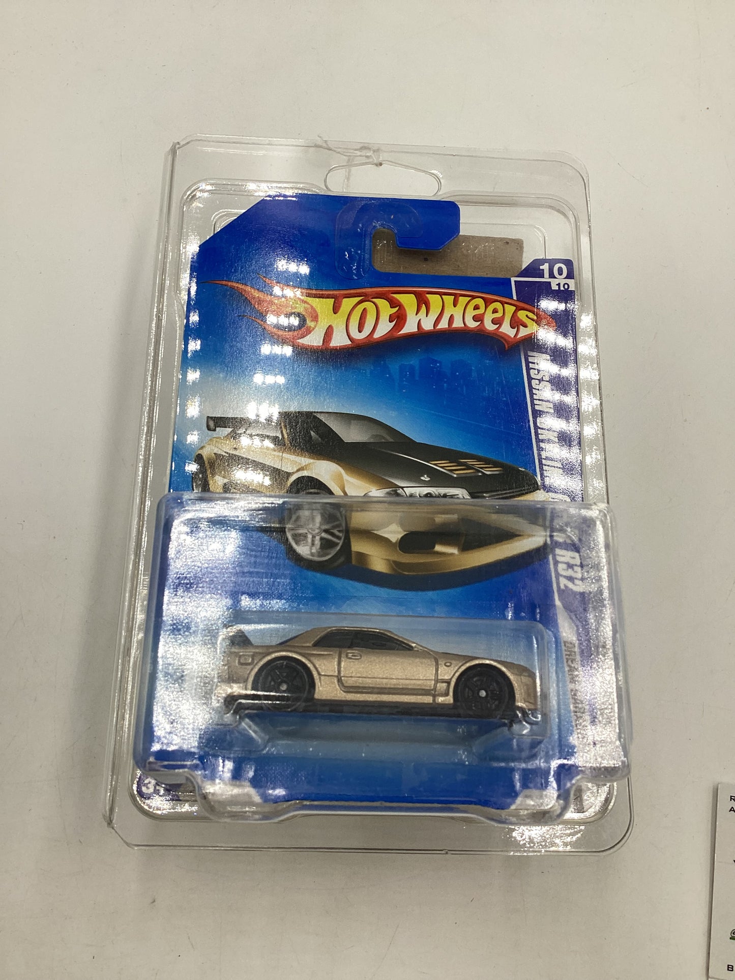 2009 Hot Wheels #156 Nissan Skyline GT-R R32 Gold  W/Protector