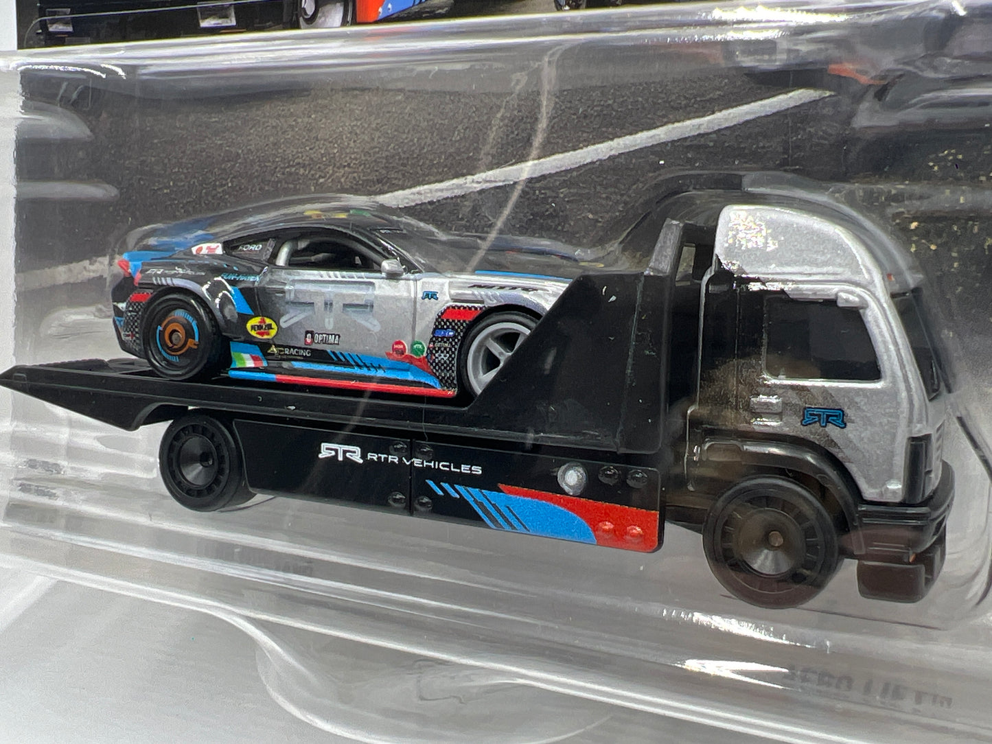 Hot Wheels Team Transport #90 2024 Ford Mustang RTR Spec 5-FD & Aero Lift 280H