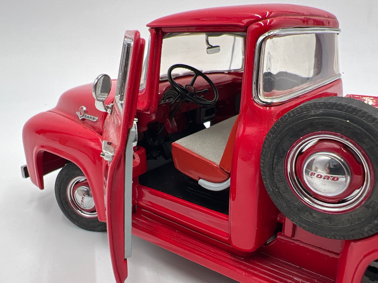 Danbury Mint 1/24 Scale 1956 Ford F-100 Pickup Red Loose