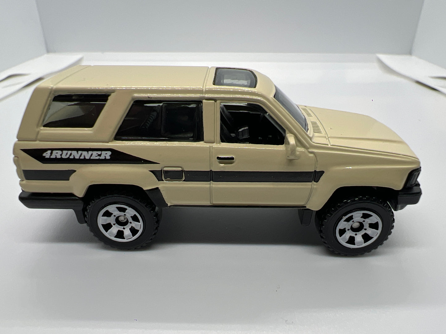 Matchbox 1/64 1985 Toyota 4Runner Tan Loose