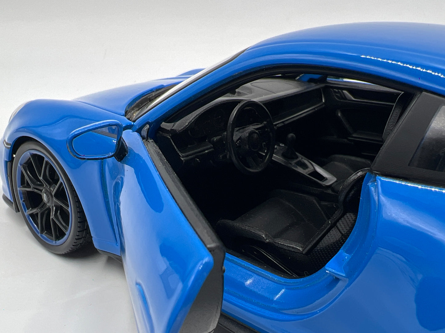 Maisto Special Edition 1:18 Scale Loose Porsche 911 GT3 Blue