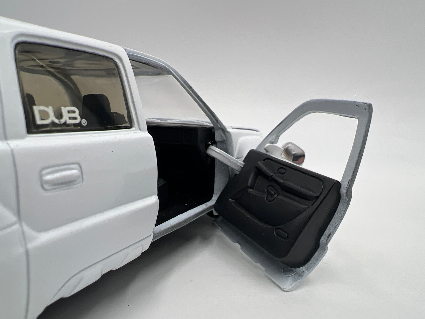 Jada 1/24 Scale Dub City 2001 Chevrolet Avalanche White Loose FOR PARTS