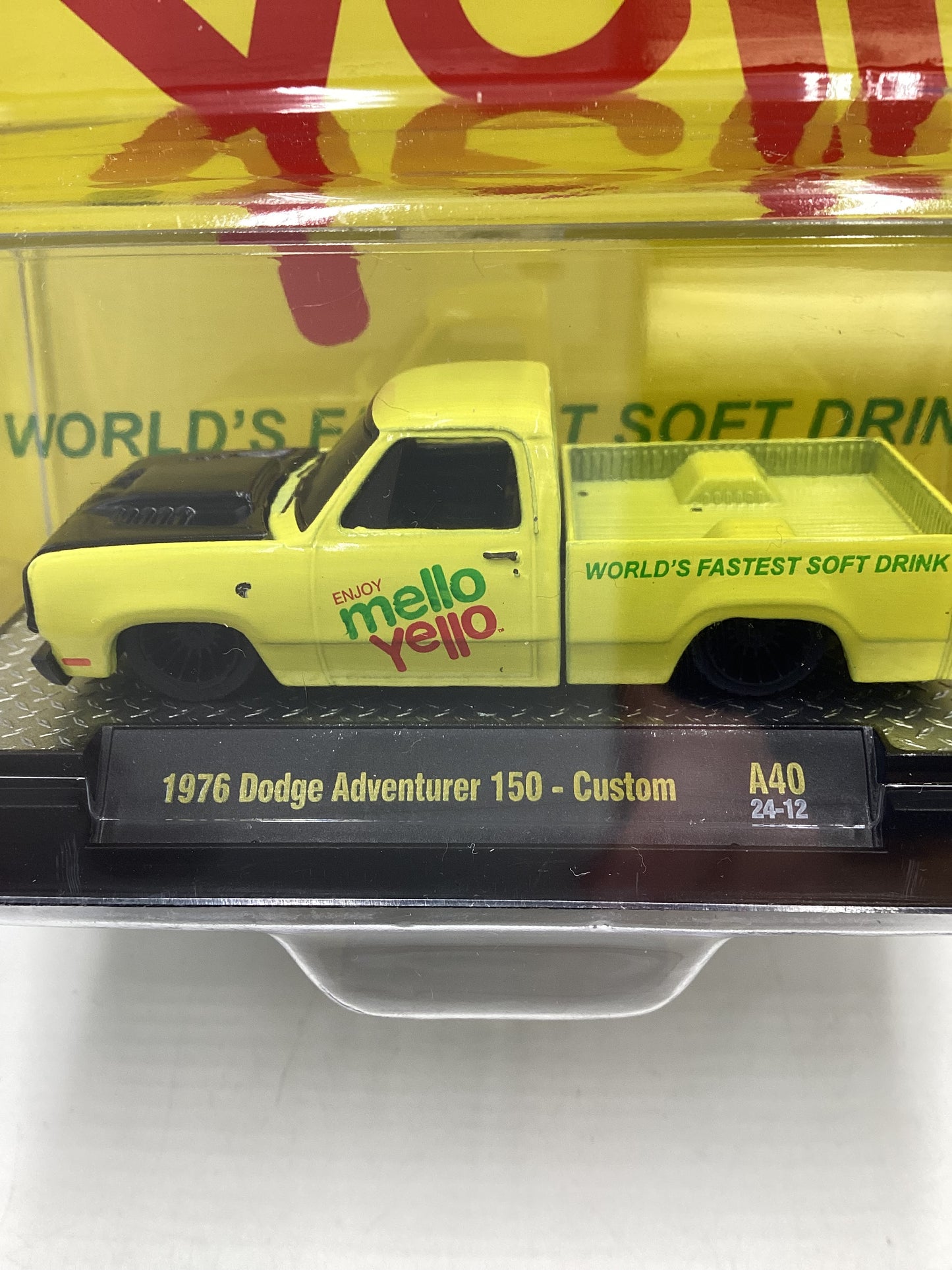 M2 Machines Mello Yellow 1976 Dodge Adventurer 150 Custom A40 197A