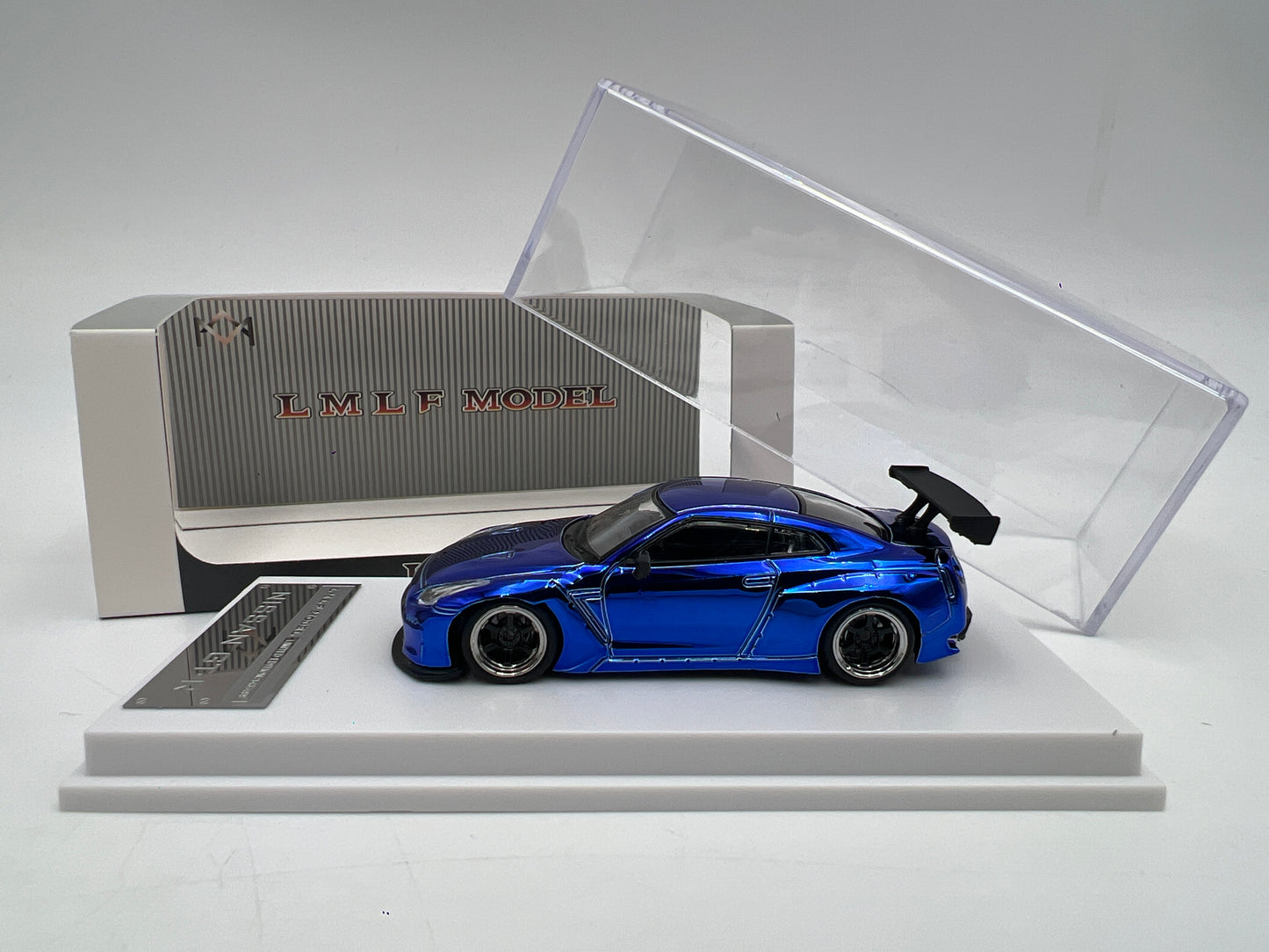LMLF Models 1/64 #143/499 Nissan GT-R Skyline Chrome Blue Cracked Case