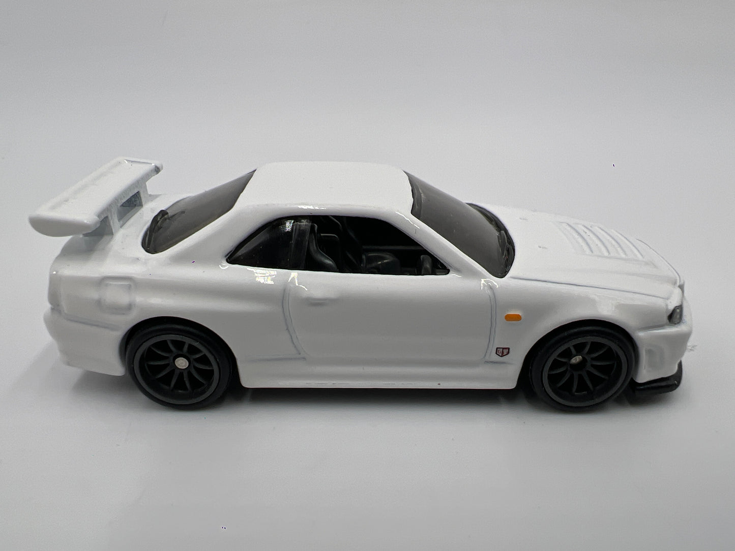 Hot Wheels 1/64 Premium Diorama Set Nissan Skyline GT-R R34 White Loose