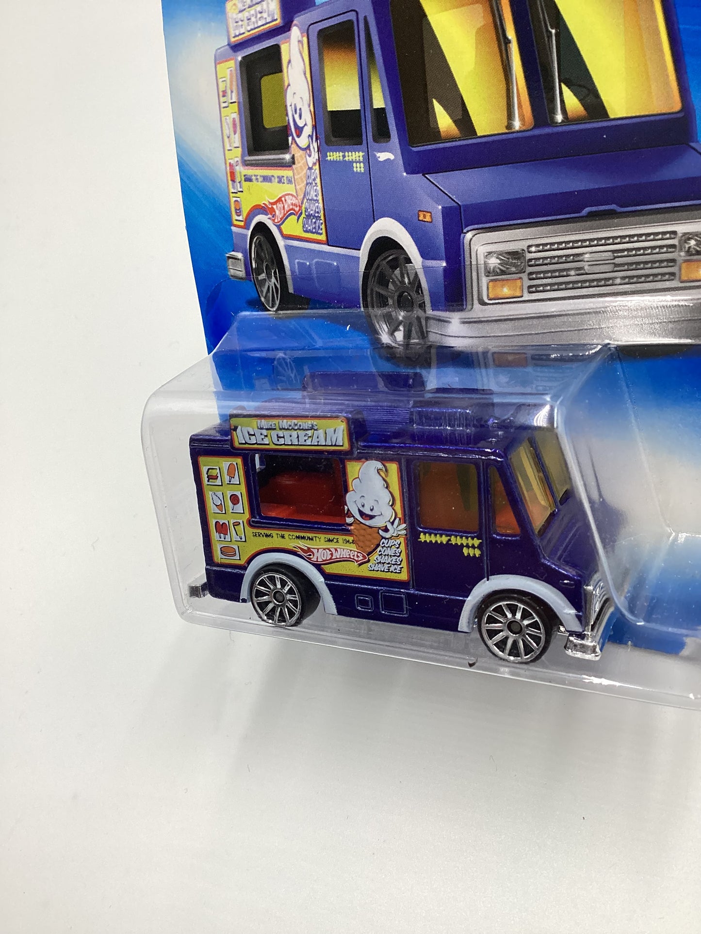 2009 Hot wheels #113 Ice Cream Truck Blue GG2