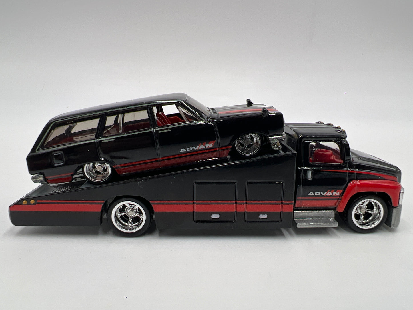 Hot Wheels 1/64 Premium Team Transport Advan 69 Nissan Skyline Van & Carry On