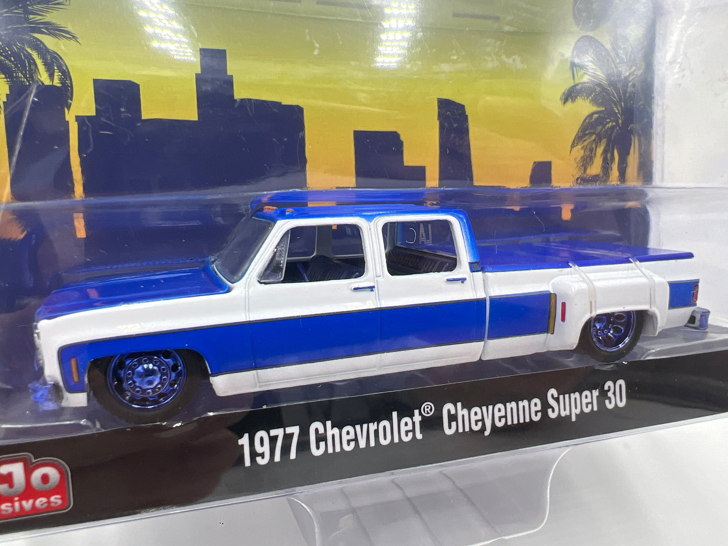2025 M2 Machines Mijo Exclusives CHASE LA 1977 Chevrolet Cheyenne Super 30 White/Blue