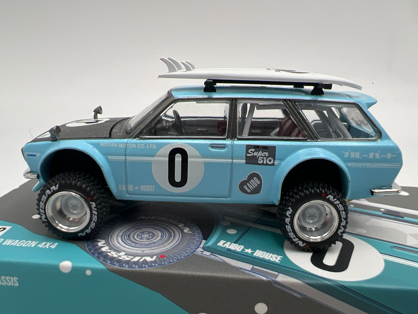 Mini GT x Kaido House #092 Datsun 510 Wagon 4x4 Holiday Winter Edition