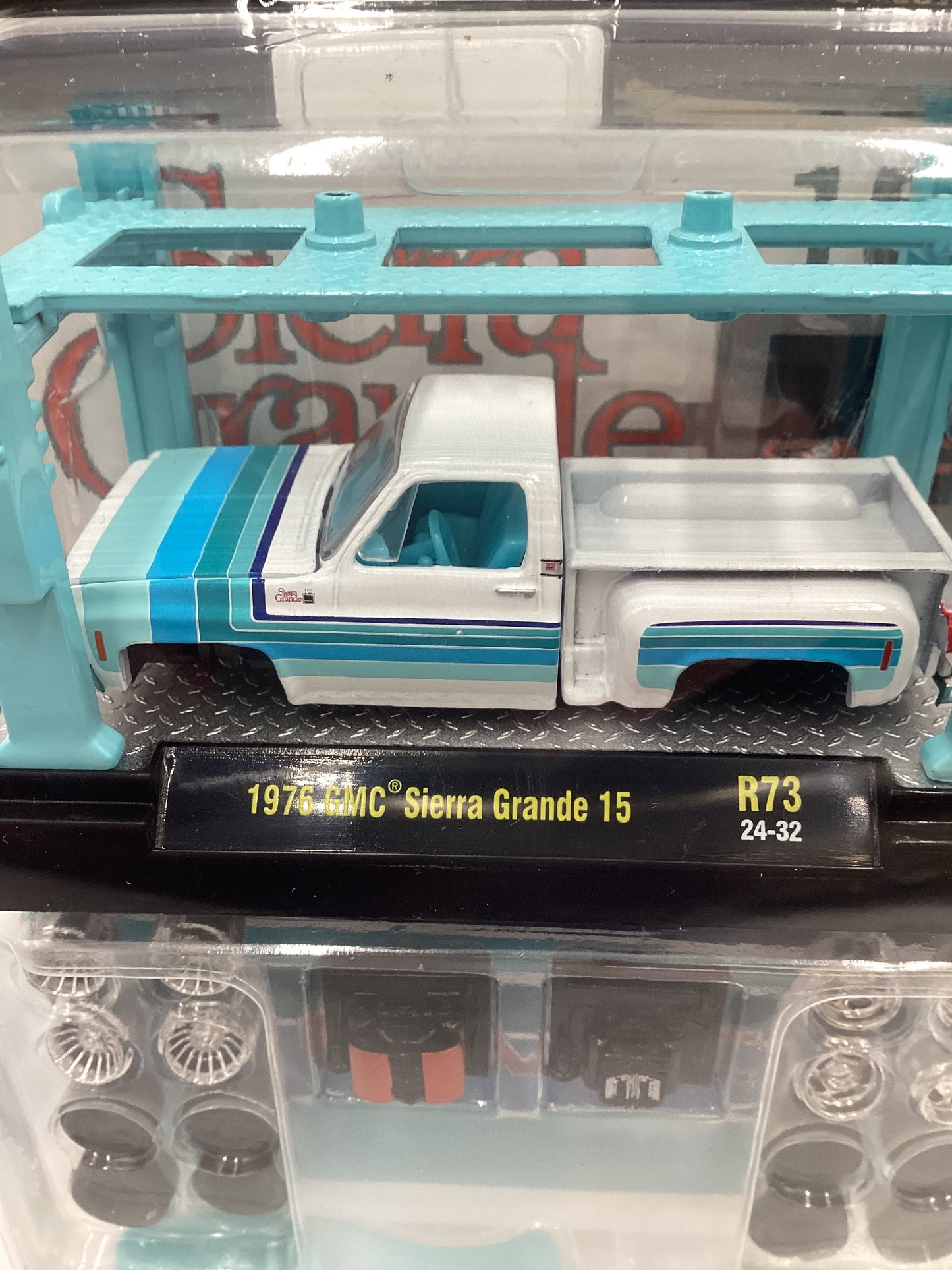 M2 Machines Model Kit 1976 GMC Sierra Grande 15 White/Blue R73 202F