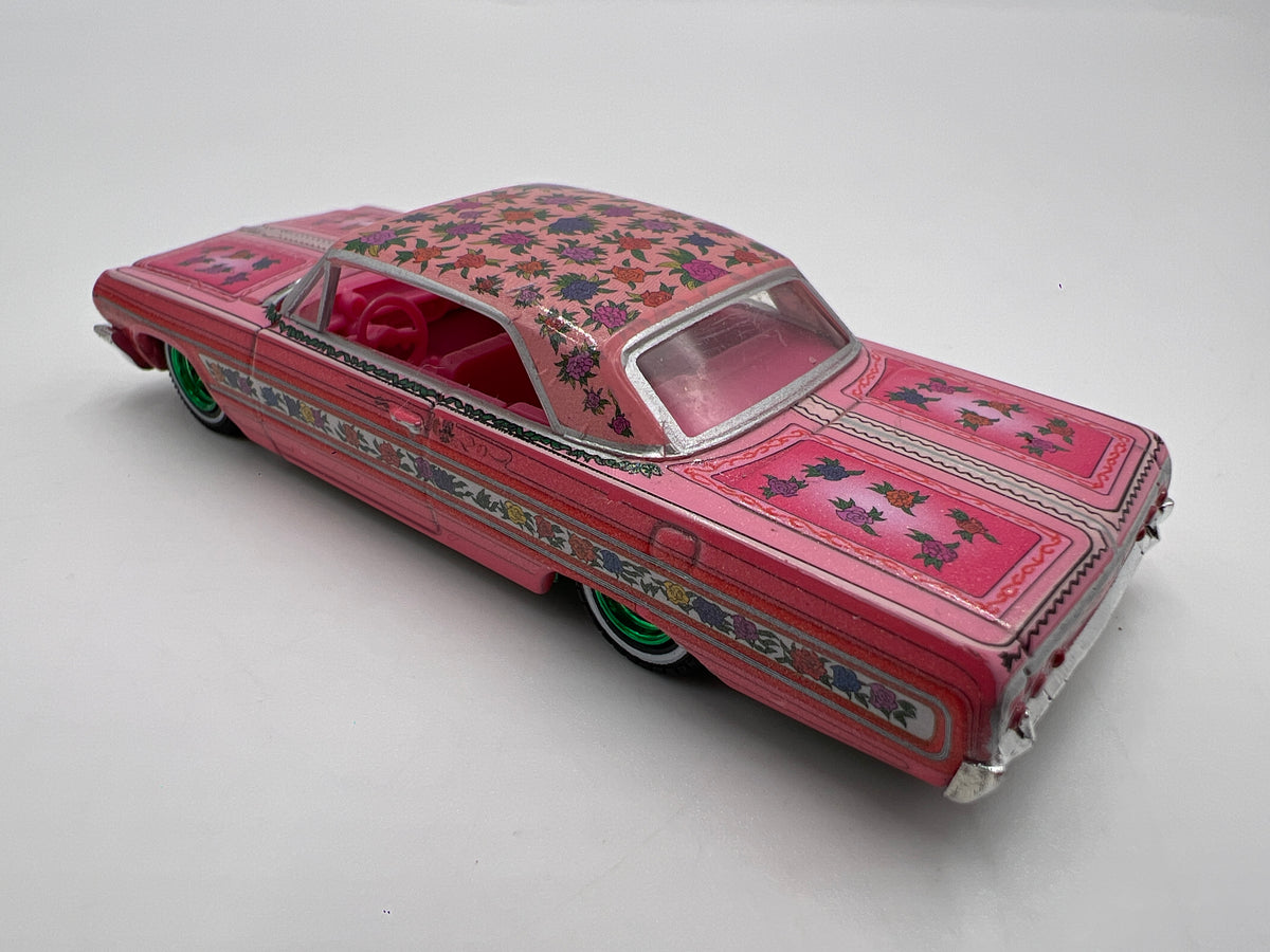 Greenlight 1/64 Chevrolet Impala 1964 Lowrider Rosa – Edizione Chase! - Foto 2